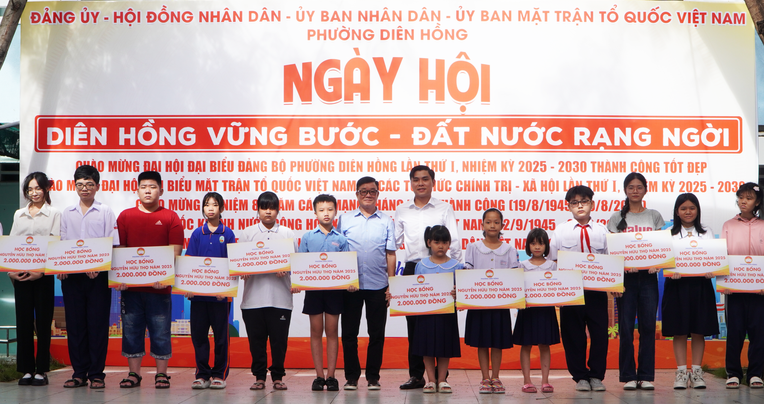 Phường vừa th&agrave;nh lập m&agrave; l&agrave;m tốt lắm, người d&acirc;n ủng hộ hết m&igrave;nh!- Ảnh 7.