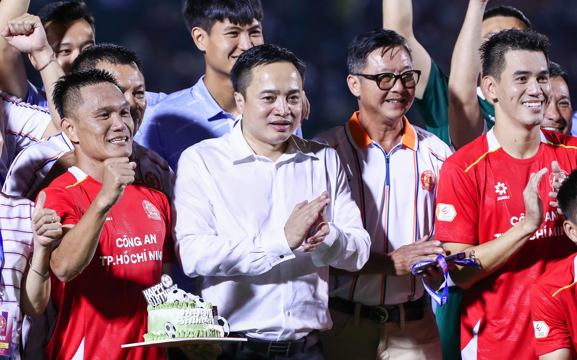Sinh nhật đáng nhớ của Lê Quang Hùng