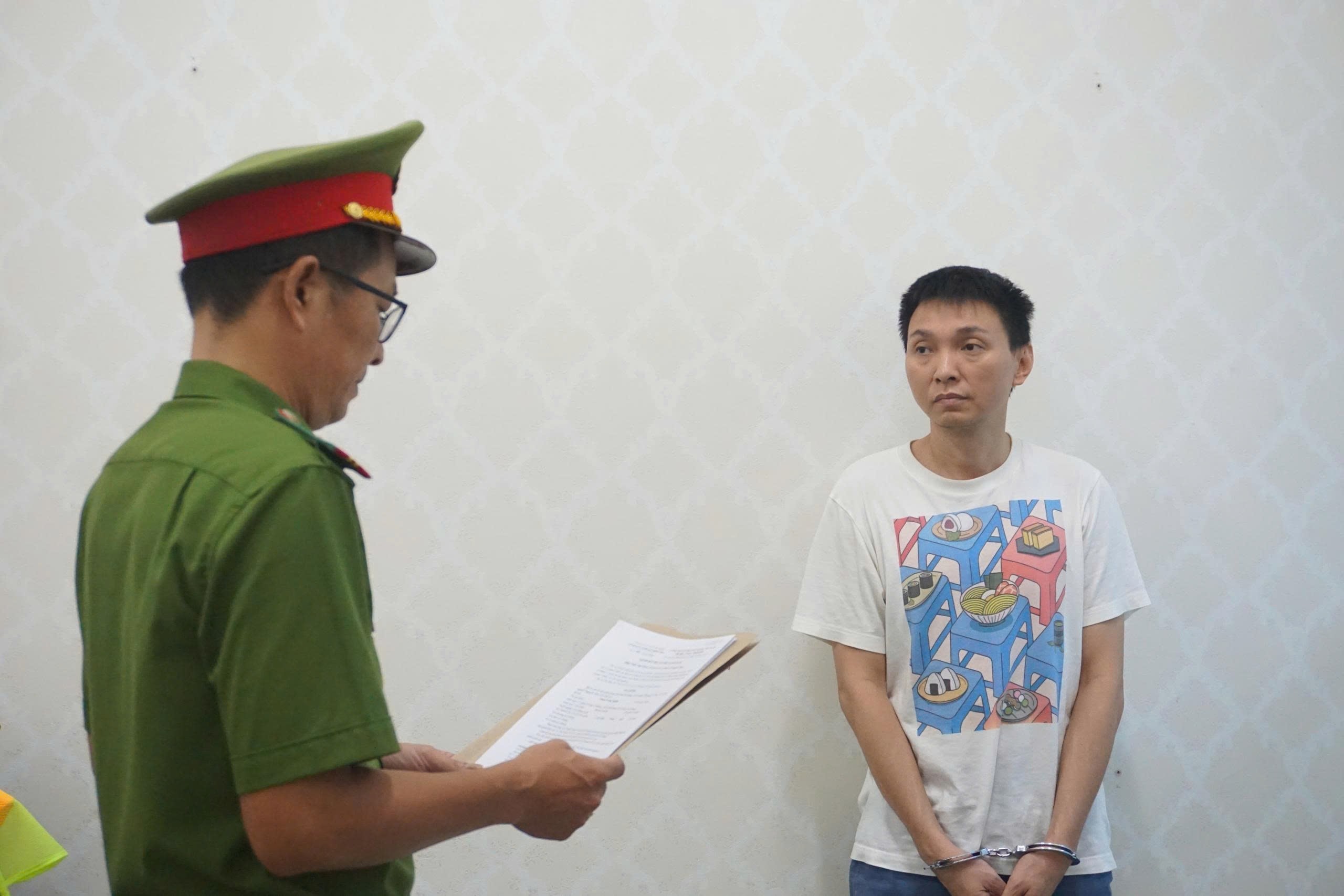 Chân dung 2 ông trùm đường dây cờ bạc vừa bị Công an TP HCM bắt- Ảnh 1.