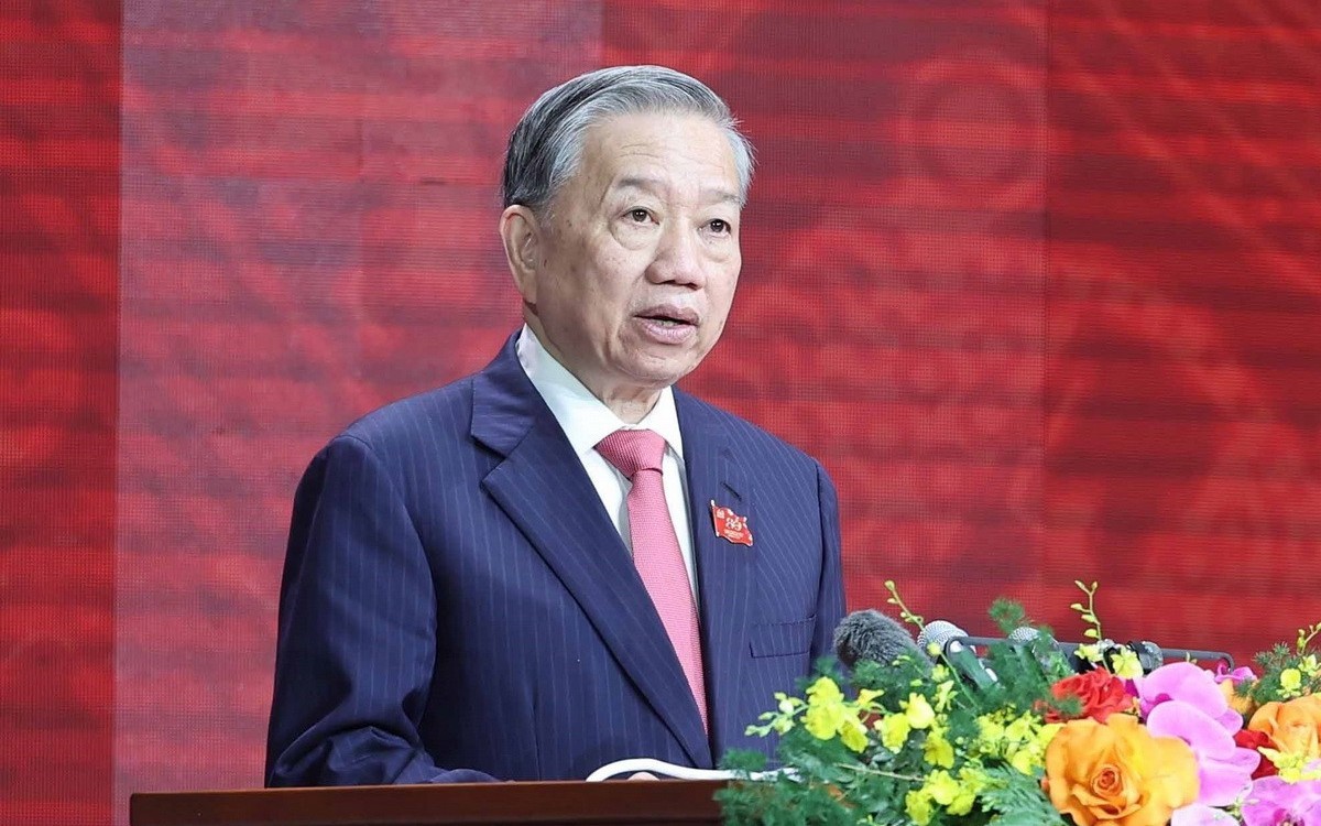 Thủ tướng: C&ocirc;ng an nh&acirc;n d&acirc;n lu&ocirc;n l&agrave; "L&aacute; chắn th&eacute;p" vững chắc trong bảo vệ an ninh Tổ quốc - Ảnh 2.