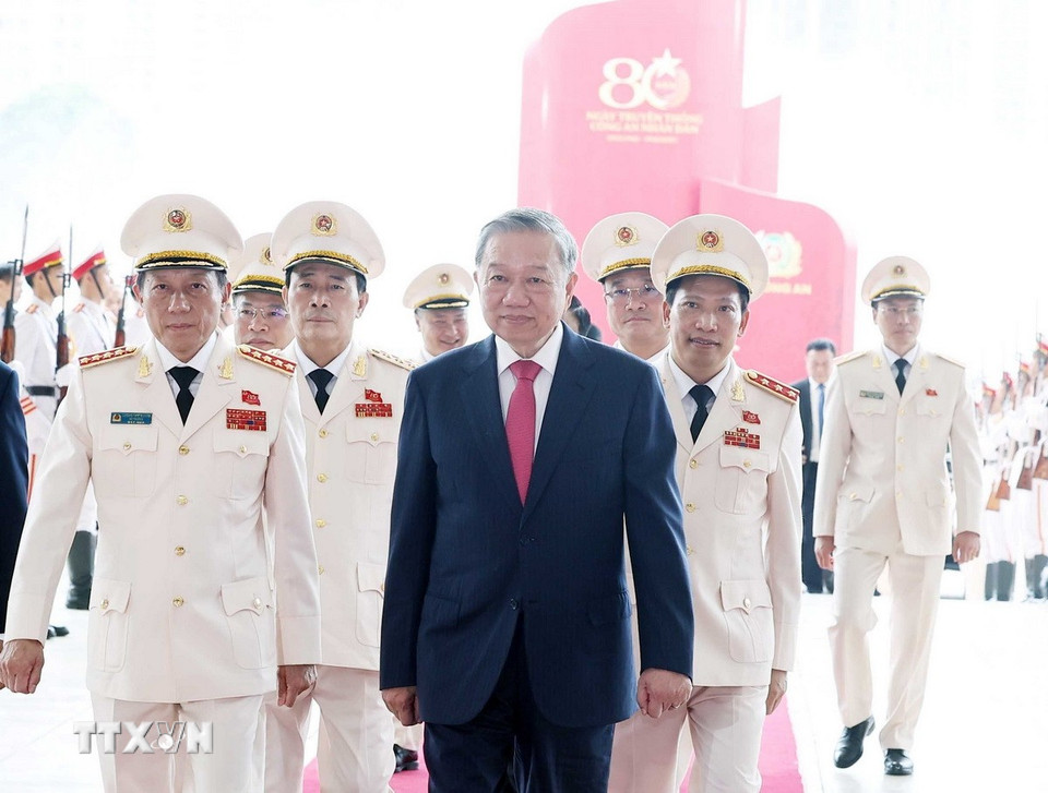 Tổng Bí thư Tô Lâm: Mỗi cán bộ, chiến sĩ công an
phải thấm nhuần quan điểm "Nhân dân là gốc"- Ảnh 2.