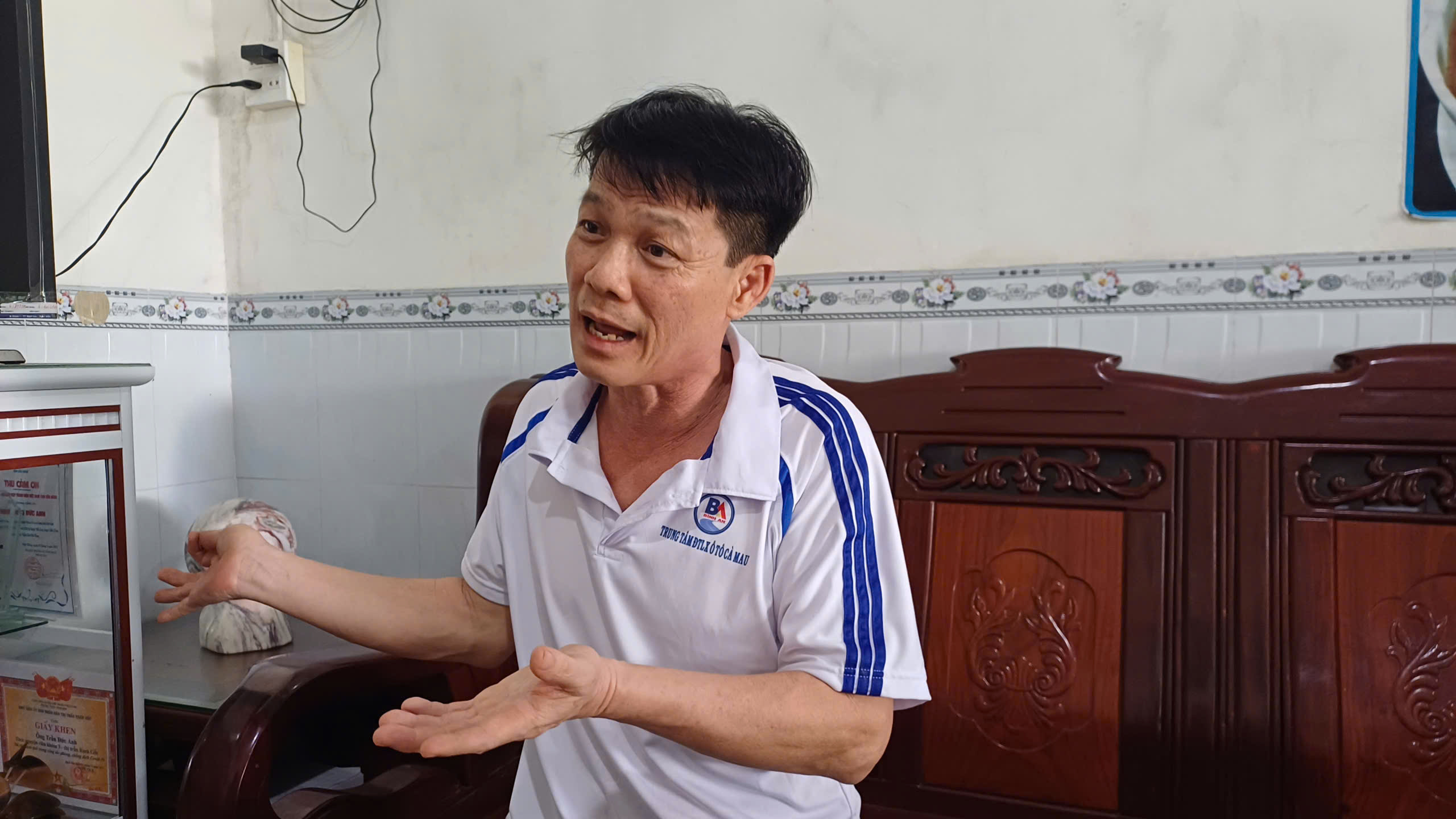 CLIP: Cựu hiệu trưởng bị tuy&ecirc;n 7 năm t&ugrave; với c&aacute;o buộc tham &ocirc; 10,7 triệu n&oacute;i g&igrave; khi tại ngoại - Ảnh 1.