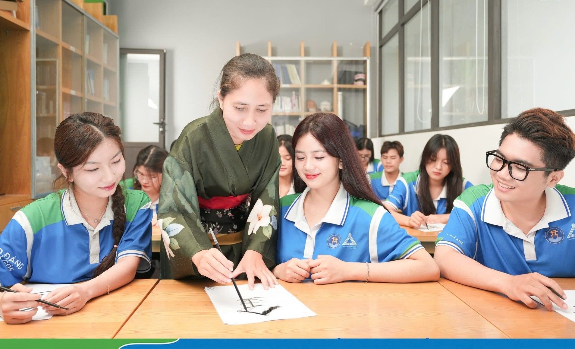 Đam mê nhóm ngành dịch vụ, sinh viên "chớp thời cơ" nhờ thực tập sớm - Ảnh 2.