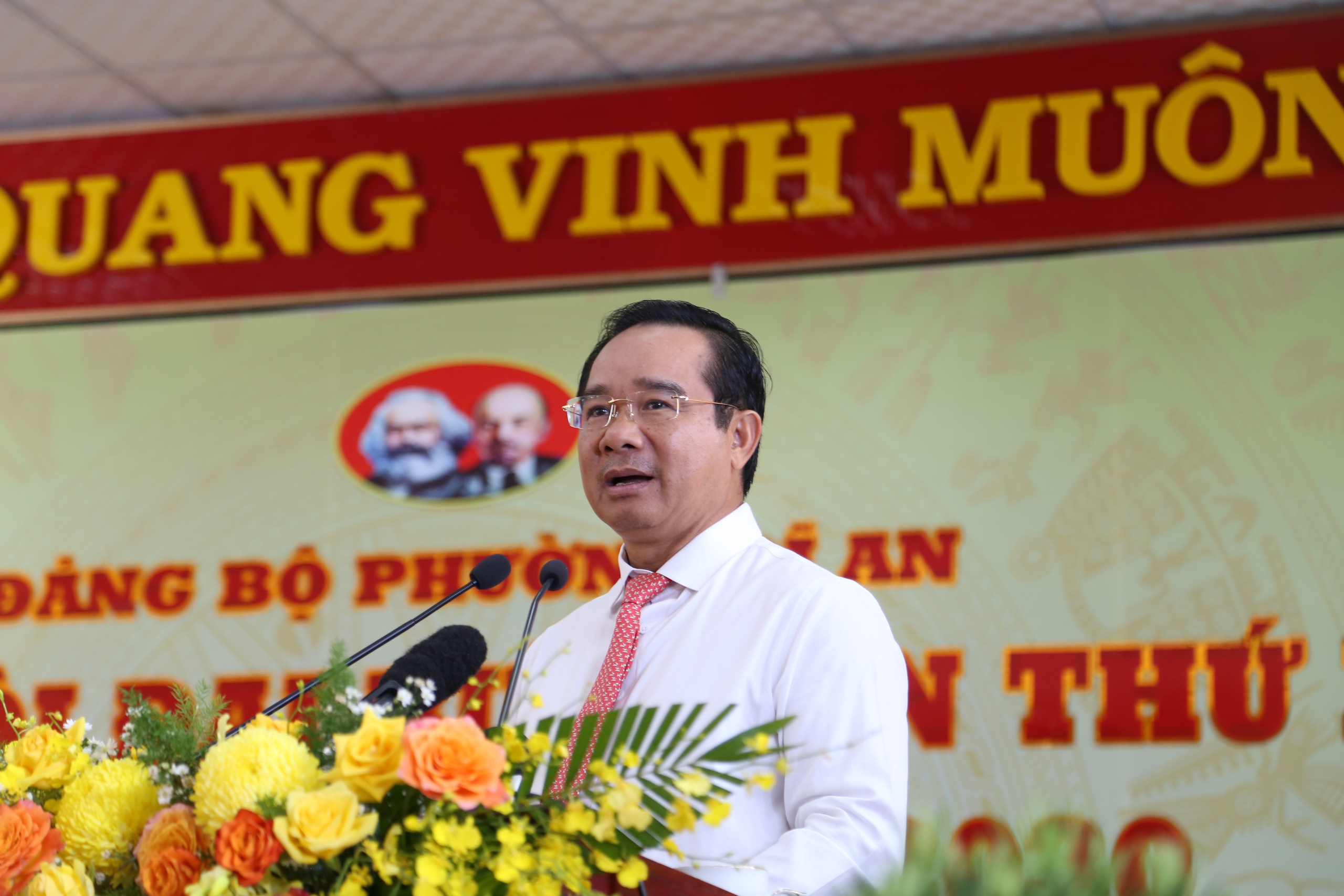 Chủ tịch UBND TP HCM: Phường Dĩ An cần mời gọi nh&agrave; đầu tư c&ugrave;ng tham gia chỉnh trang đ&ocirc; thị- Ảnh 2.
