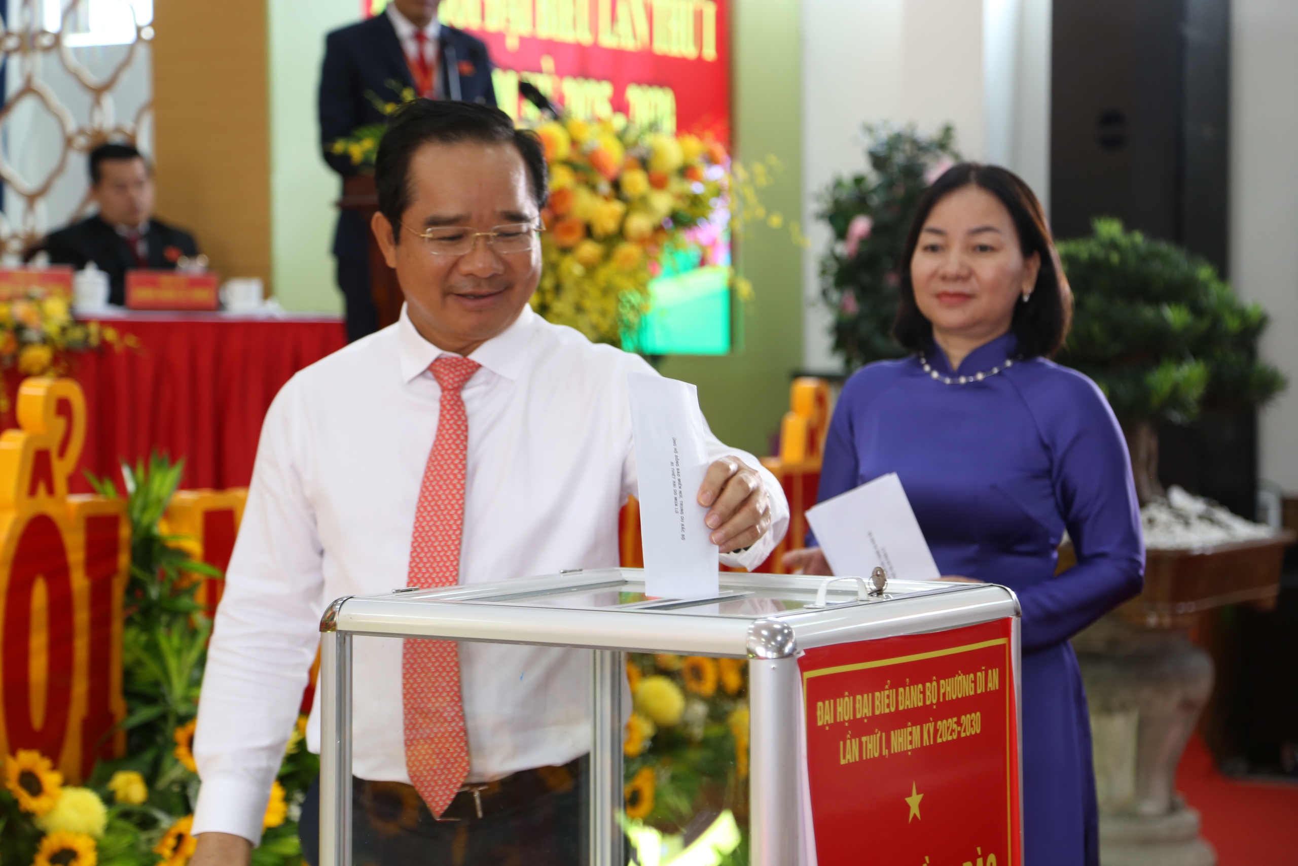 Chủ tịch UBND TP HCM: Phường Dĩ An cần mời gọi nh&agrave; đầu tư c&ugrave;ng tham gia chỉnh trang đ&ocirc; thị- Ảnh 4.