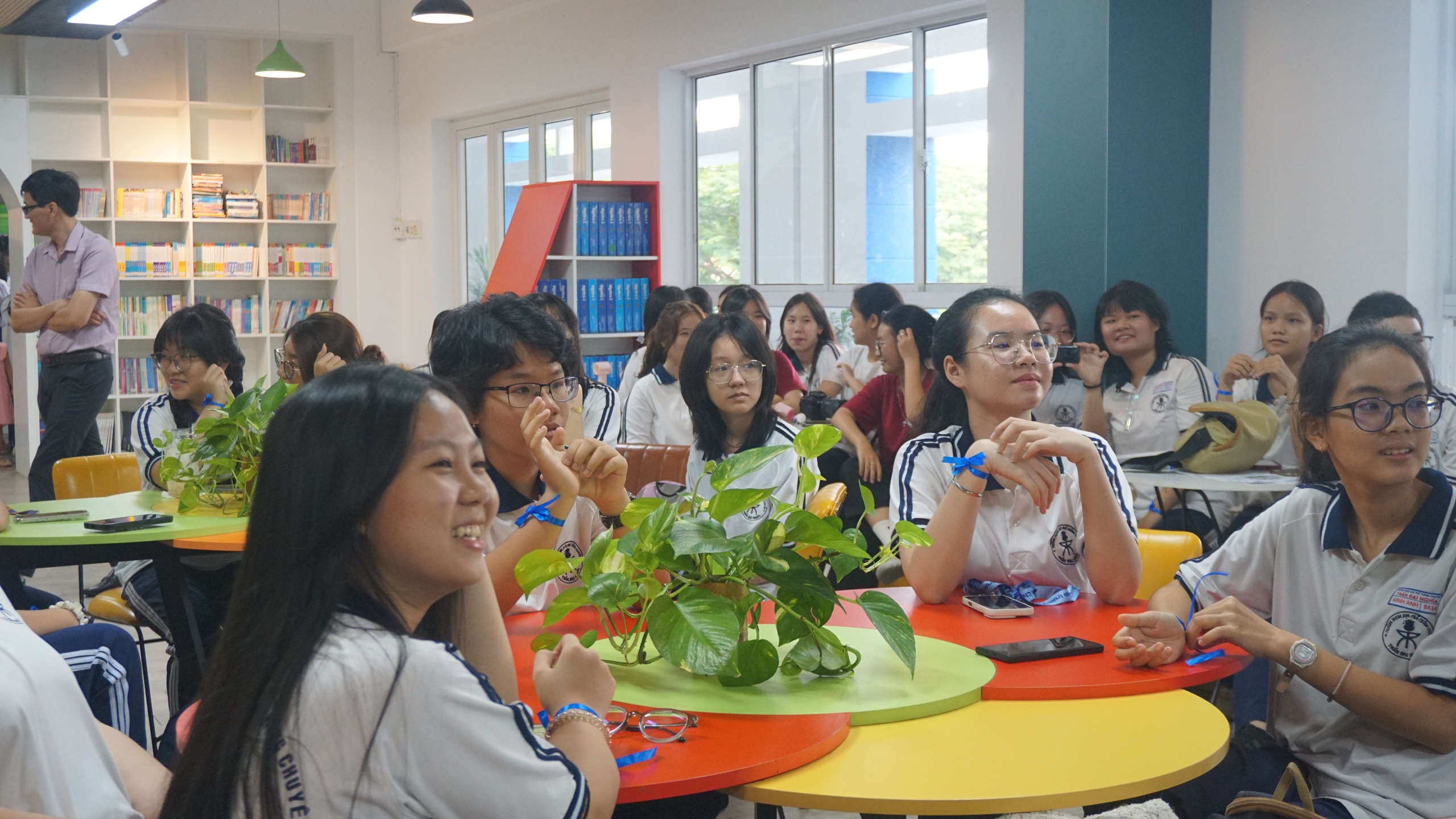 Học sinh phải học v&agrave;o thứ 7: Sở GD-ĐT TP HCM l&ecirc;n tiếng- Ảnh 1.