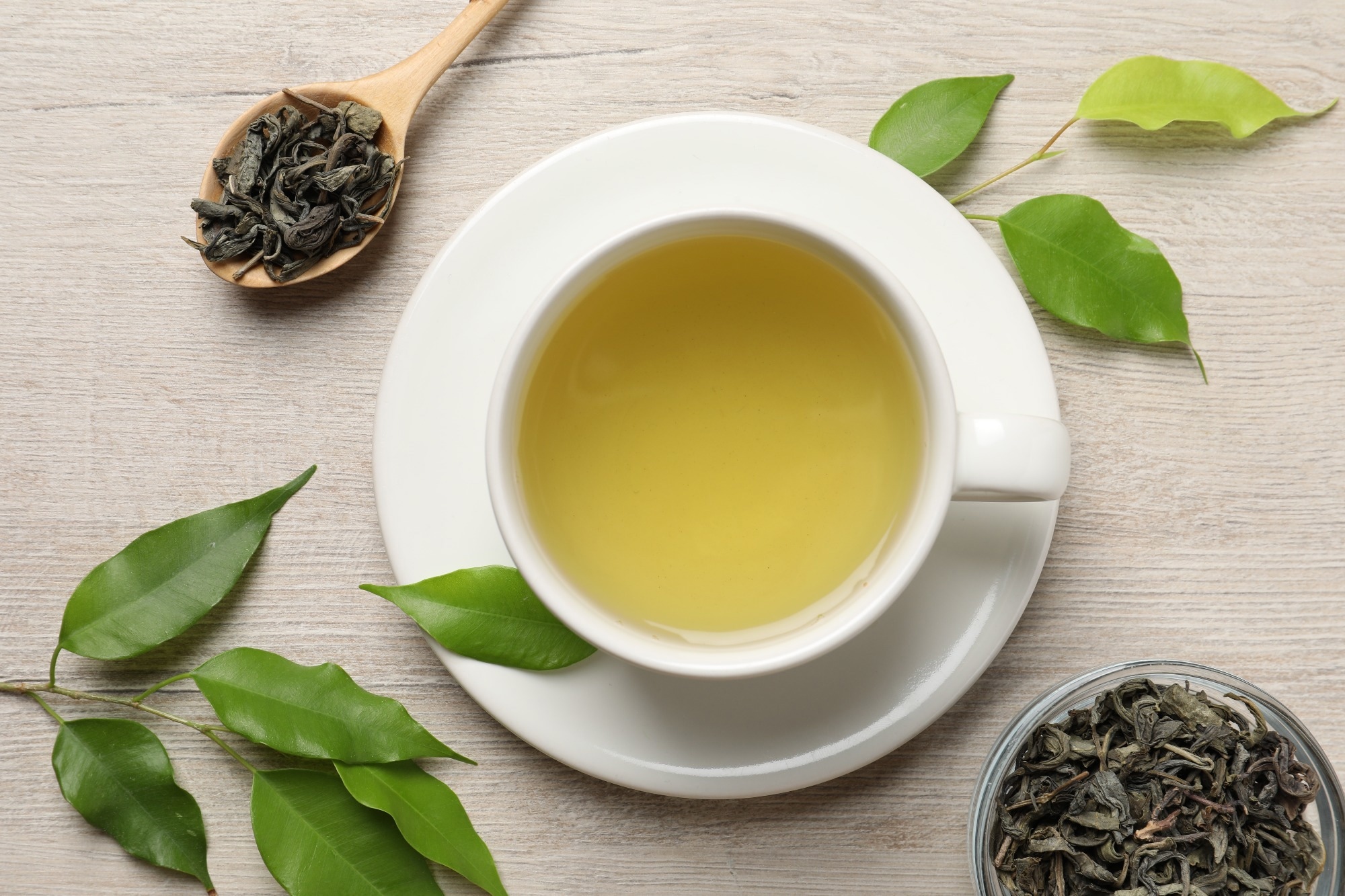 Tác dụng “đảo ngược” lão hóa bất ngờ của trà xanh và một vitamin - Ảnh 1.