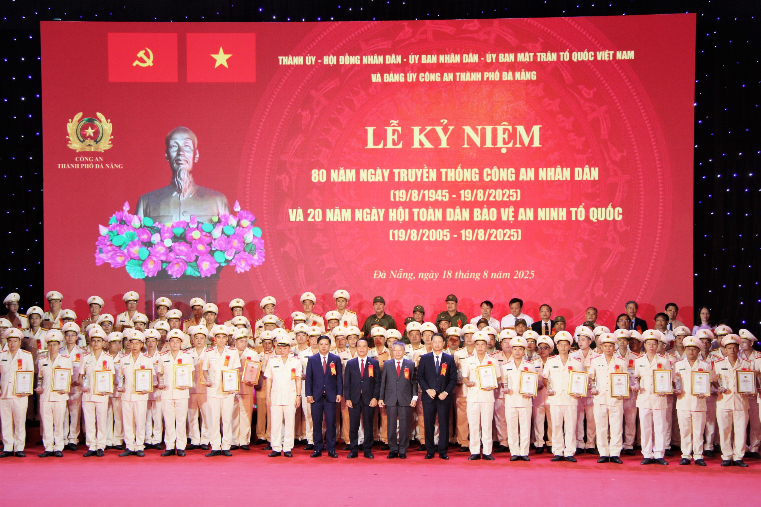 C&ocirc;ng an Đ&agrave; Nẵng đảm đương trọng tr&aacute;ch trong kỷ nguy&ecirc;n ph&aacute;t triển mới của th&agrave;nh phố- Ảnh 3.