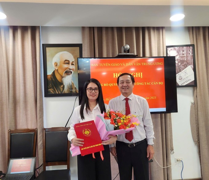Trung ương c&ocirc;ng bố quyết định về c&ocirc;ng t&aacute;c c&aacute;n bộ - Ảnh 1.