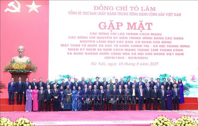 Tổng B&iacute; thư T&ocirc; L&acirc;m: C&aacute;n bộ l&atilde;o th&agrave;nh tiếp tục l&agrave; "người chiến sĩ tr&ecirc;n mặt trận mới"- Ảnh 4.