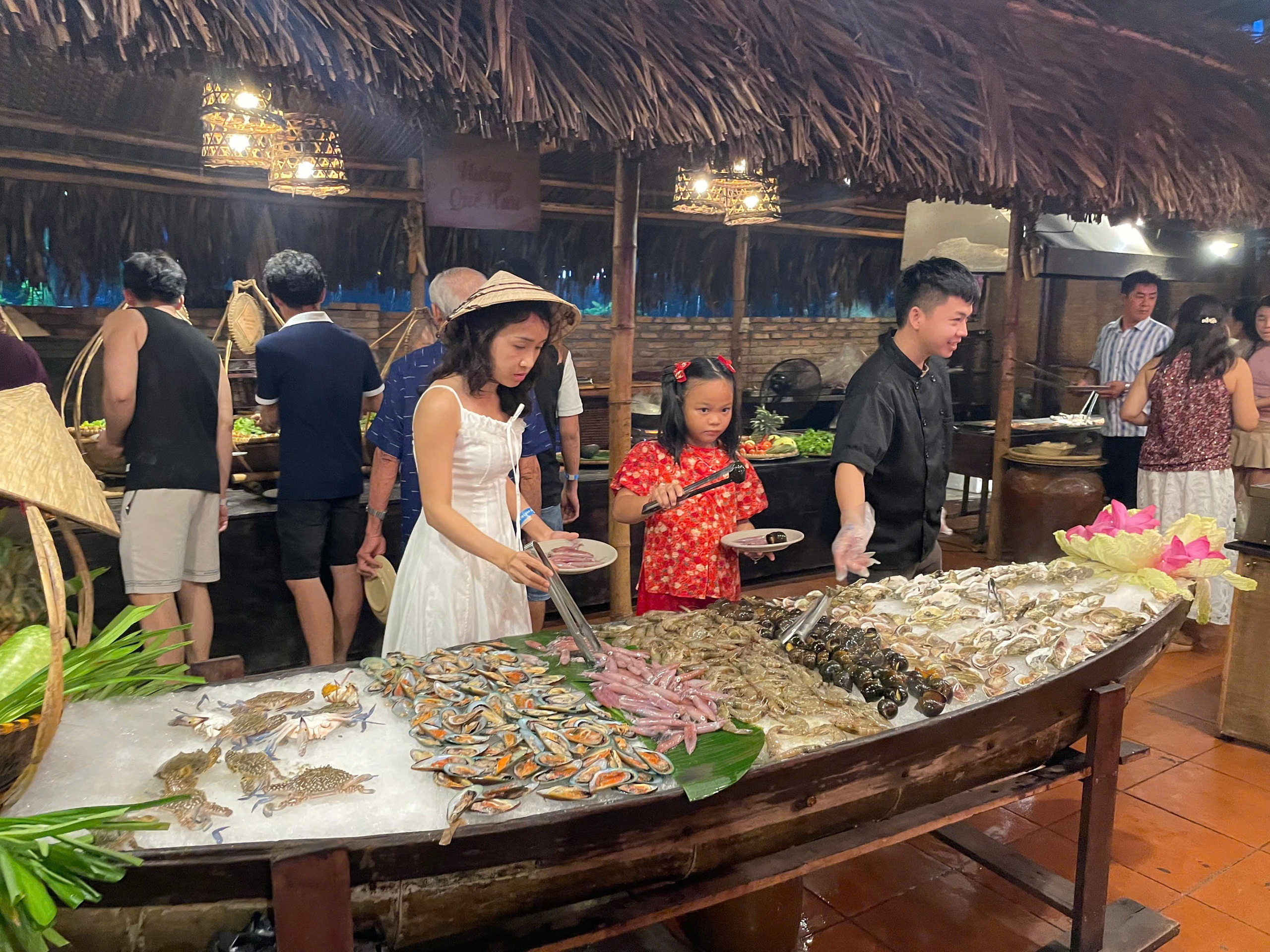Kh&aacute;m ph&aacute; l&agrave;ng nghề du lịch, ẩm thực Nha Trang Xưa  - Ảnh 6.