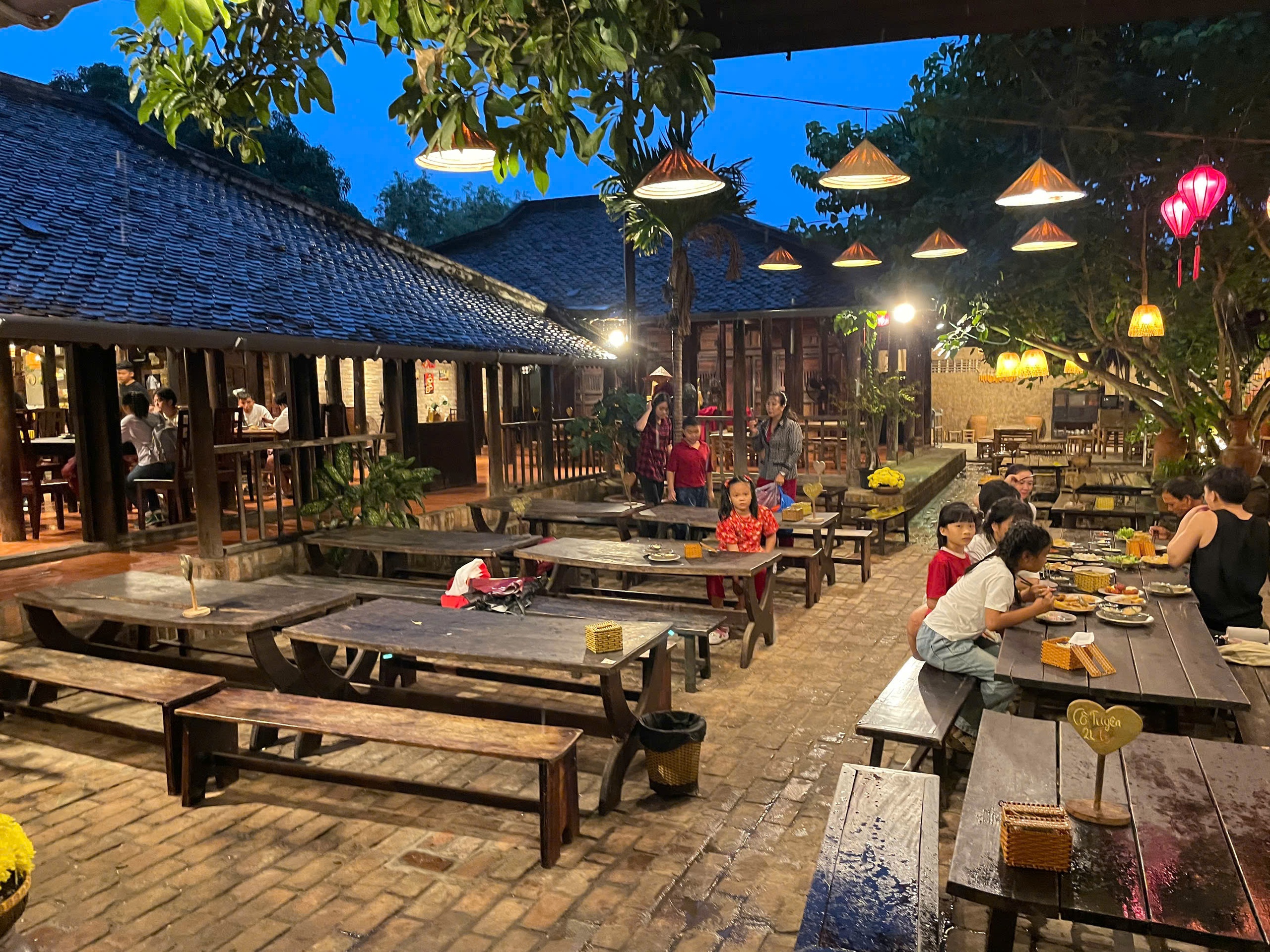 Kh&aacute;m ph&aacute; l&agrave;ng nghề du lịch, ẩm thực Nha Trang Xưa  - Ảnh 4.