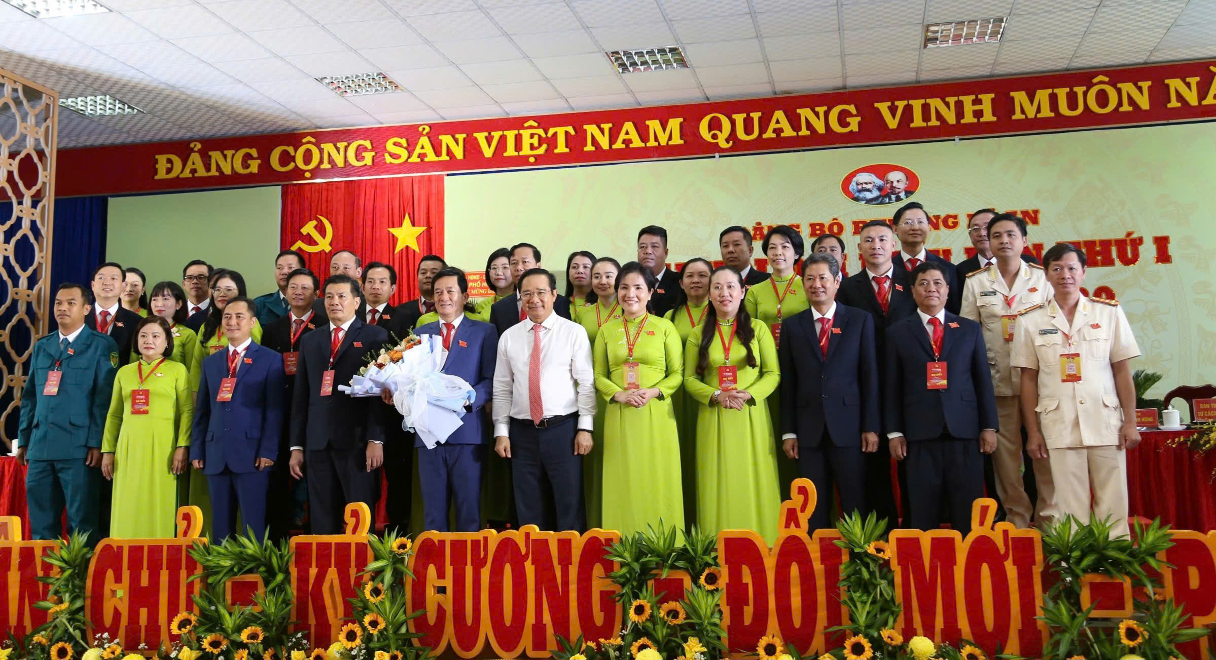 Chủ tịch UBND TP HCM: Phường Dĩ An cần mời gọi nh&agrave; đầu tư c&ugrave;ng tham gia chỉnh trang đ&ocirc; thị- Ảnh 6.