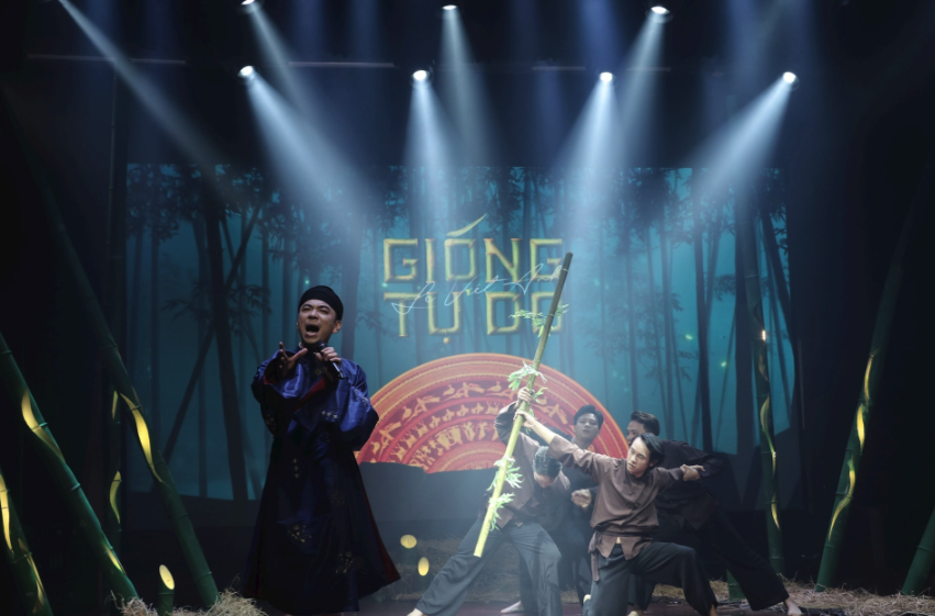 L&ecirc; Việt Anh thể hiện kh&aacute;t vọng của người d&acirc;n Việt Nam trước kỷ nguy&ecirc;n vươn m&igrave;nh- Ảnh 1.