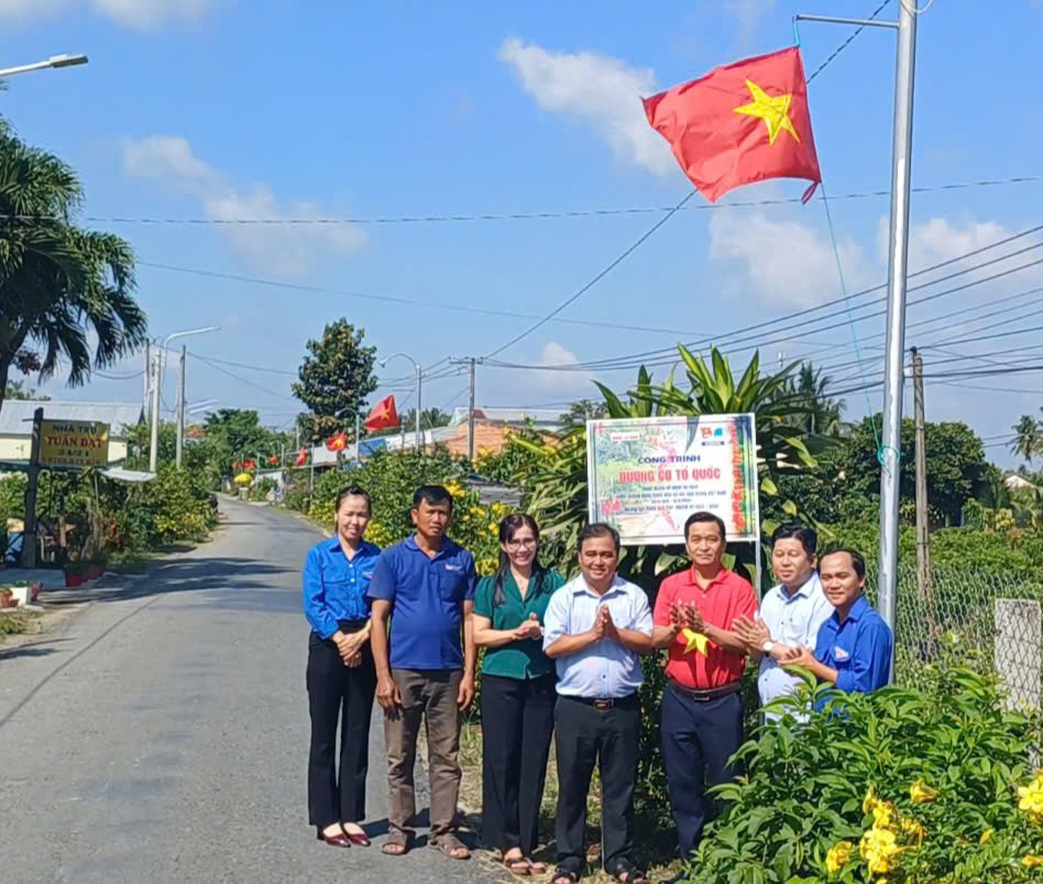 Khánh thành tuyến “Đường cờ Tổ quốc” dài 12km ở Vĩnh Long- Ảnh 2.