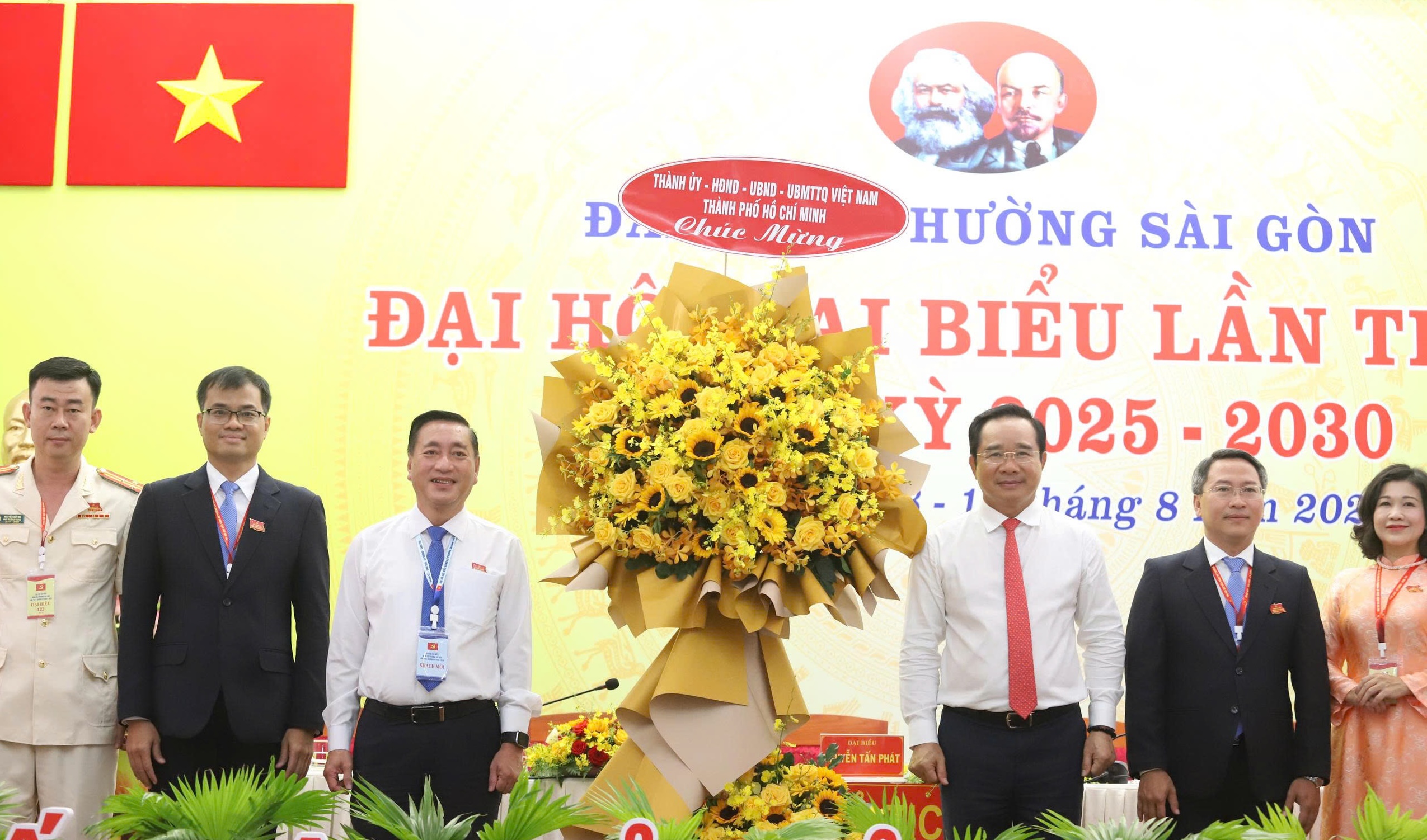Chủ tịch UBND TP HCM Nguyễn Văn Được dự v&agrave; chỉ đạo đại hội phường S&agrave;i G&ograve;n- Ảnh 2.