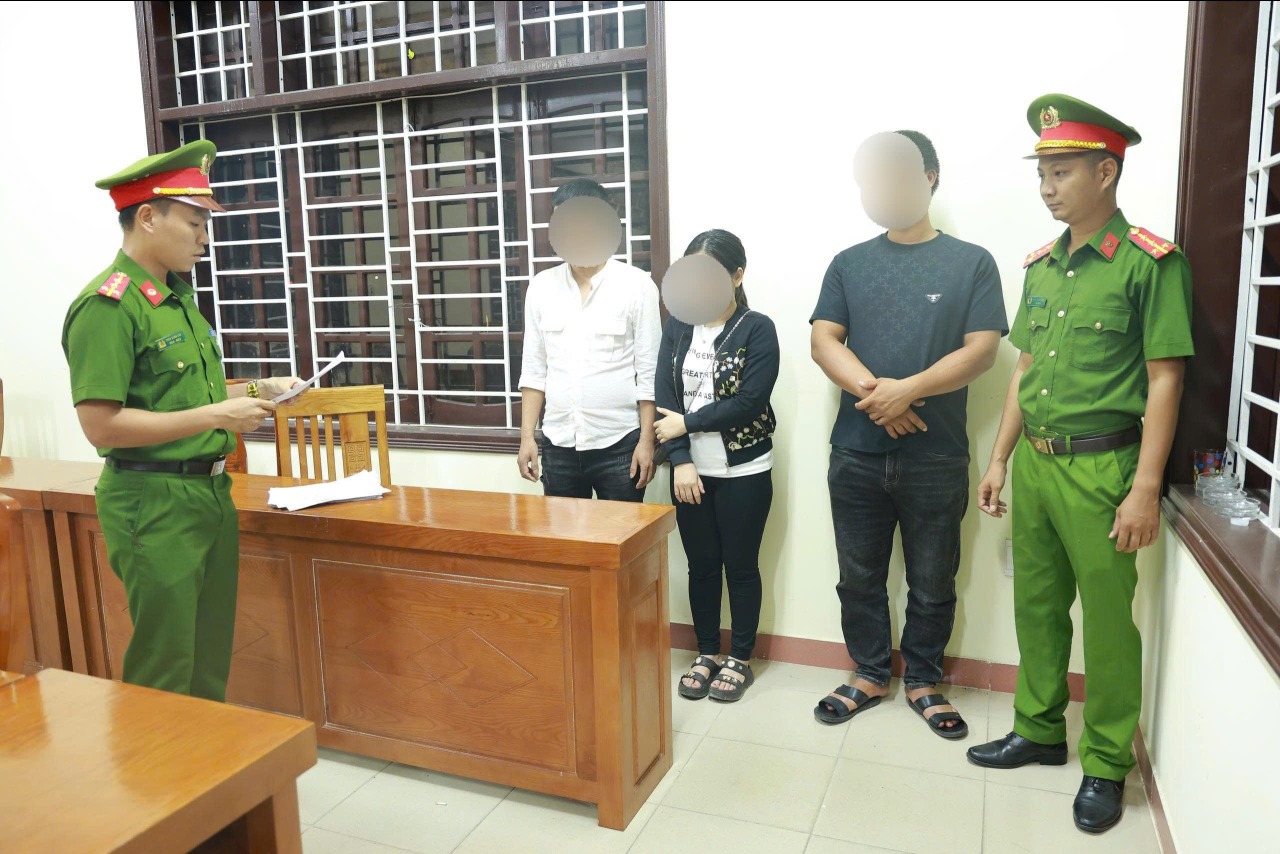 Khởi tố 3 đối tượng buôn bán, giết mổ heo bệnh- Ảnh 1.