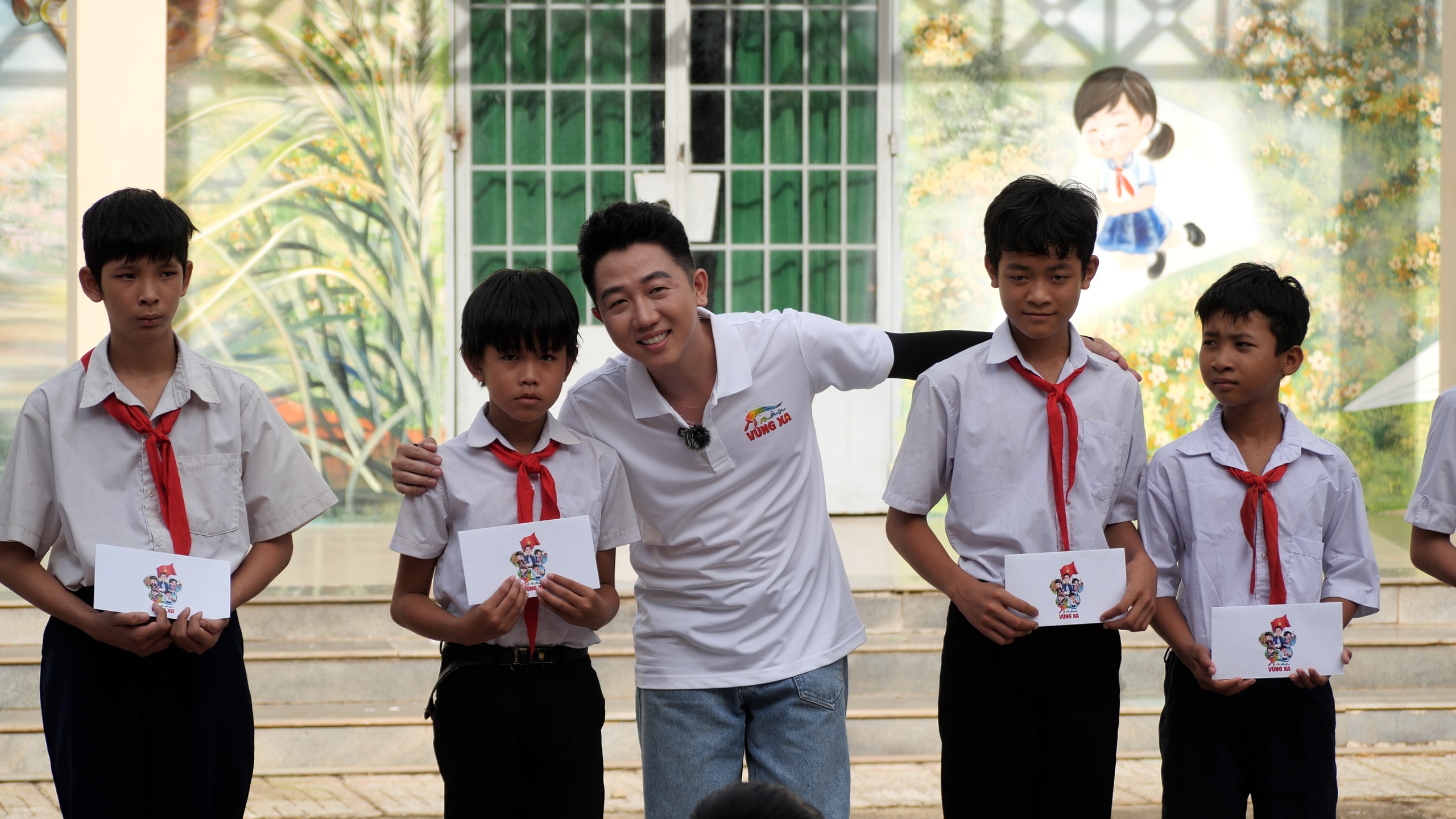 T&ocirc; m&agrave;u v&ugrave;ng xa vẽ tiếp ước mơ học sinh kh&oacute; khăn   - Ảnh 3.