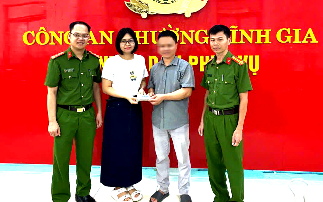 Nữ giáo viên trả lại gần 80 triệu đồng khách bỏ quên ở cây rút tiền