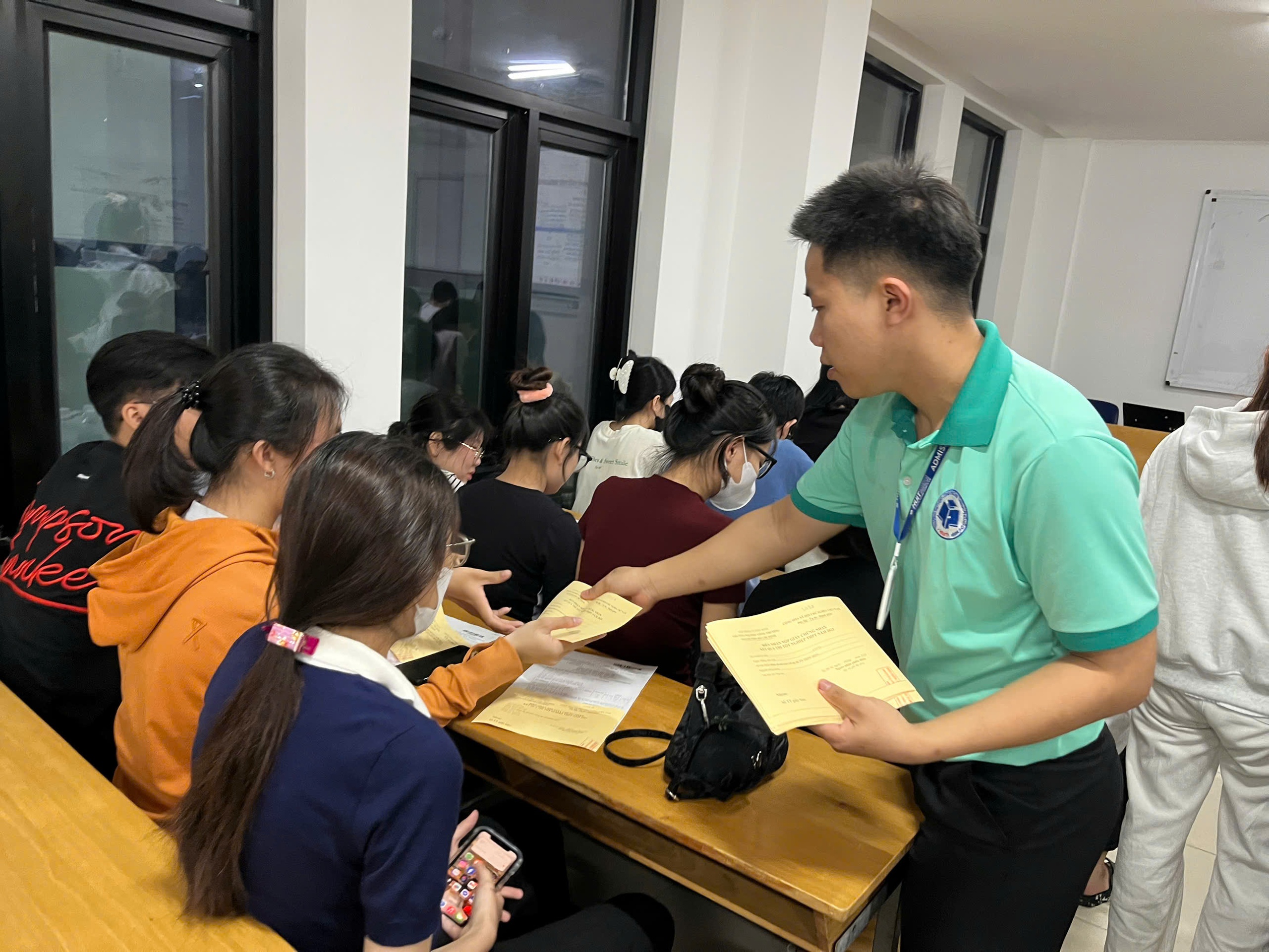 Trường ĐH tập huấn cộng t&aacute;c vi&ecirc;n, t&igrave;m kiếm nh&agrave; trọ an to&agrave;n cho sinh vi&ecirc;n - Ảnh 1.