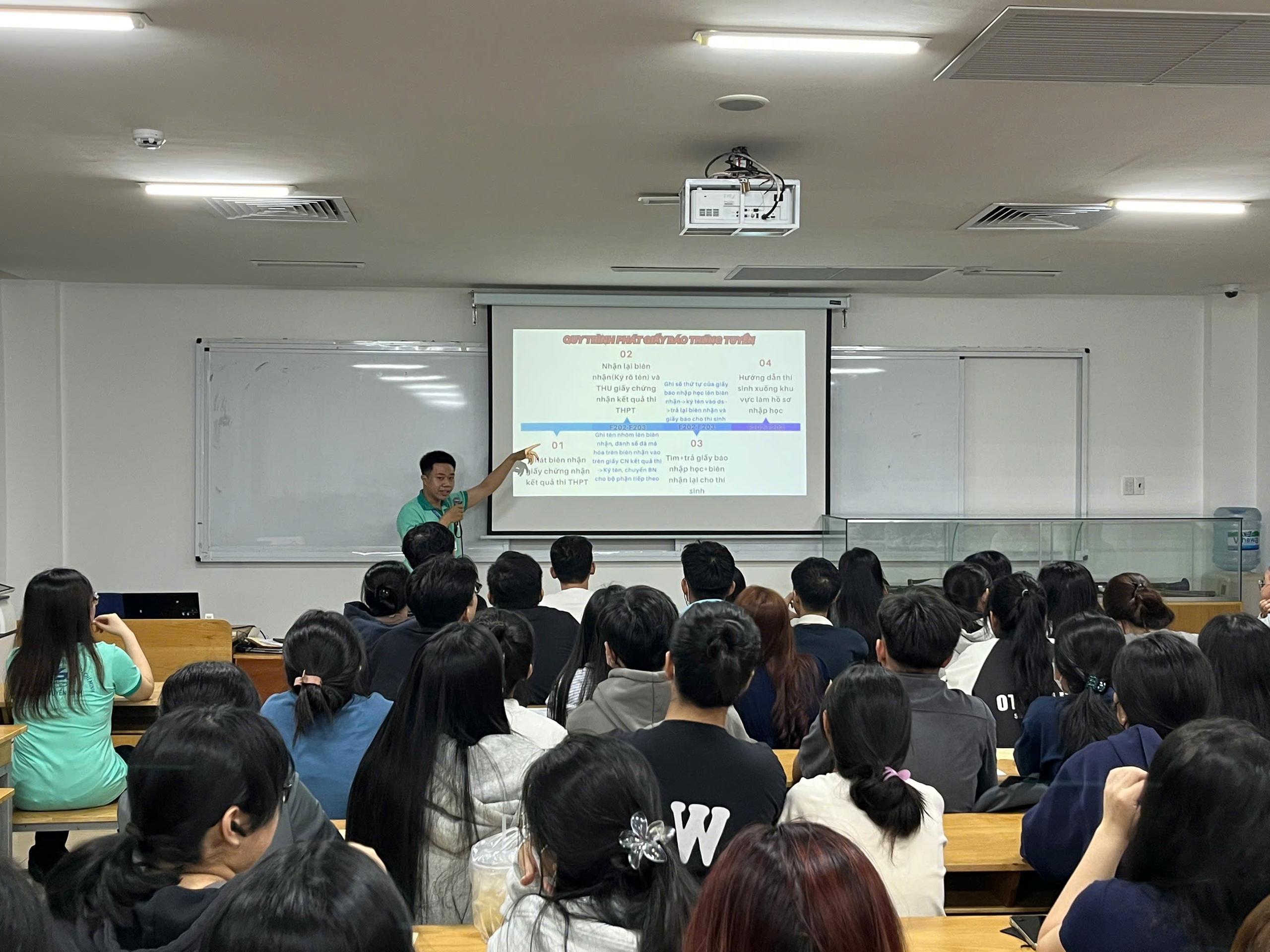 Trường ĐH tập huấn cộng t&aacute;c vi&ecirc;n, t&igrave;m kiếm nh&agrave; trọ an to&agrave;n cho sinh vi&ecirc;n - Ảnh 2.