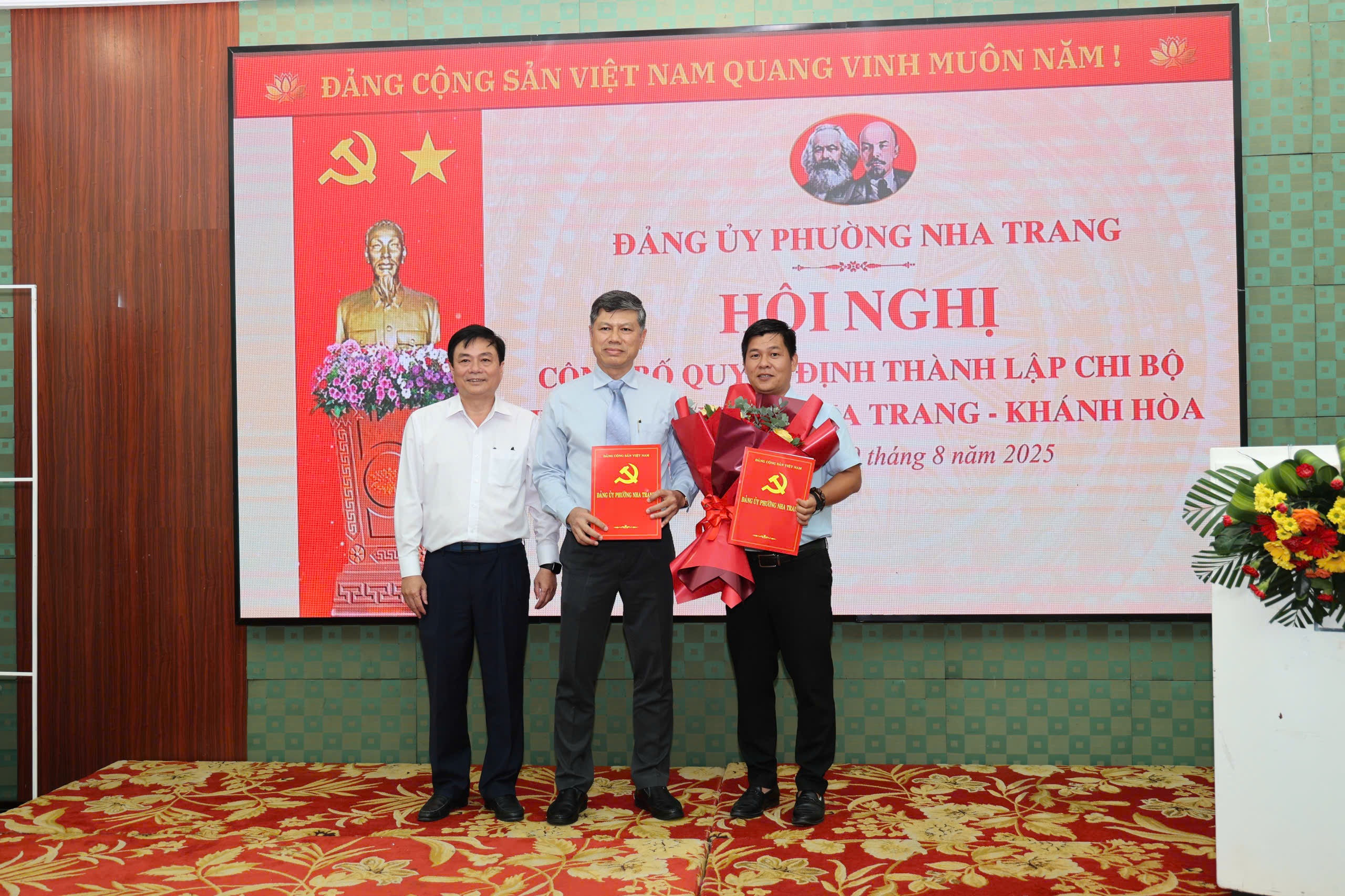 Hiệp hội Du lịch Nha Trang &ndash; Kh&aacute;nh H&ograve;a c&oacute; Chi bộ Đảng đầu ti&ecirc;n sau hơn 20 năm hoạt động- Ảnh 1.