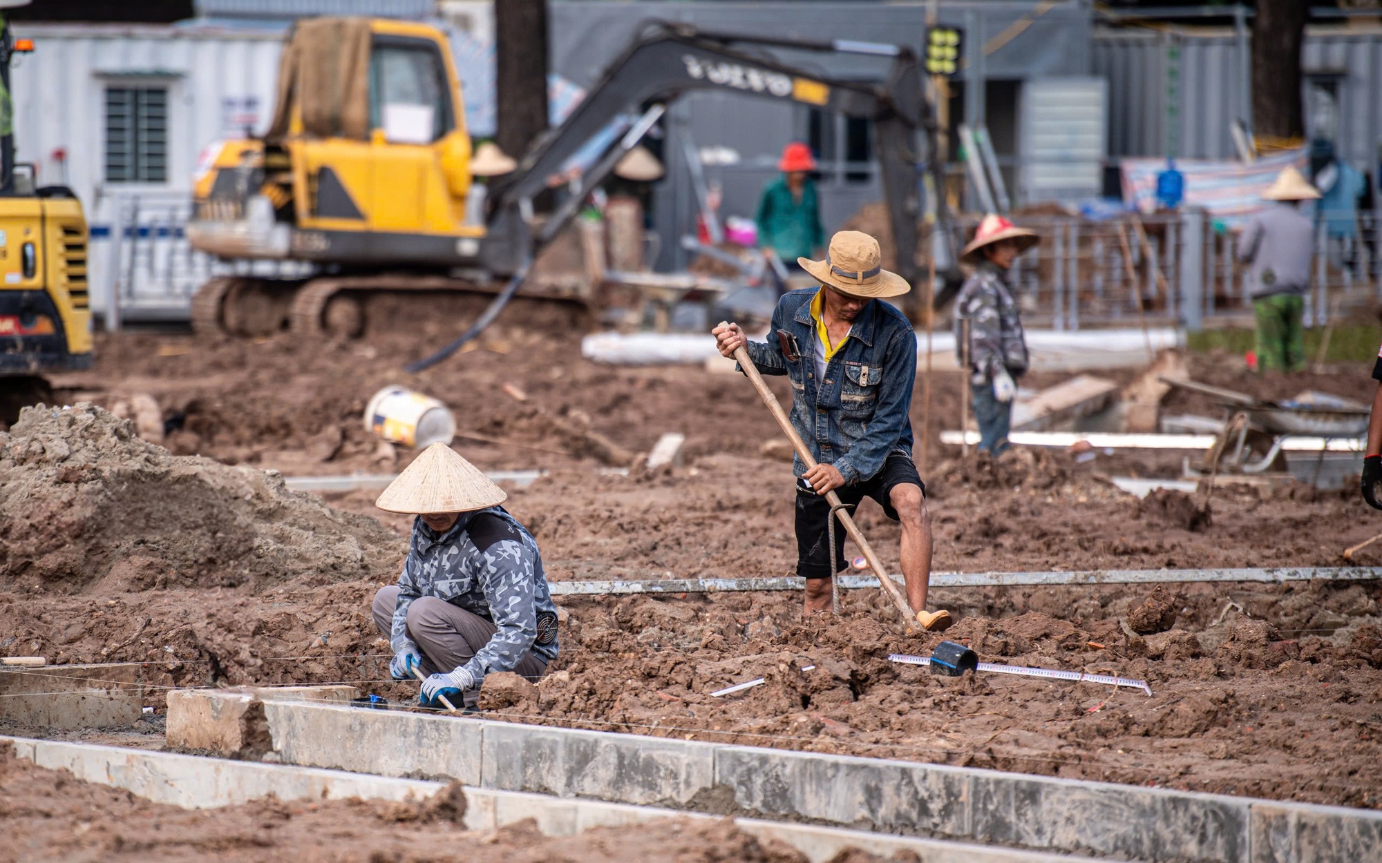 Đội nắng gấp rút hoàn thiện mở rộng Quảng trường Ba Đình vượt tiến độ