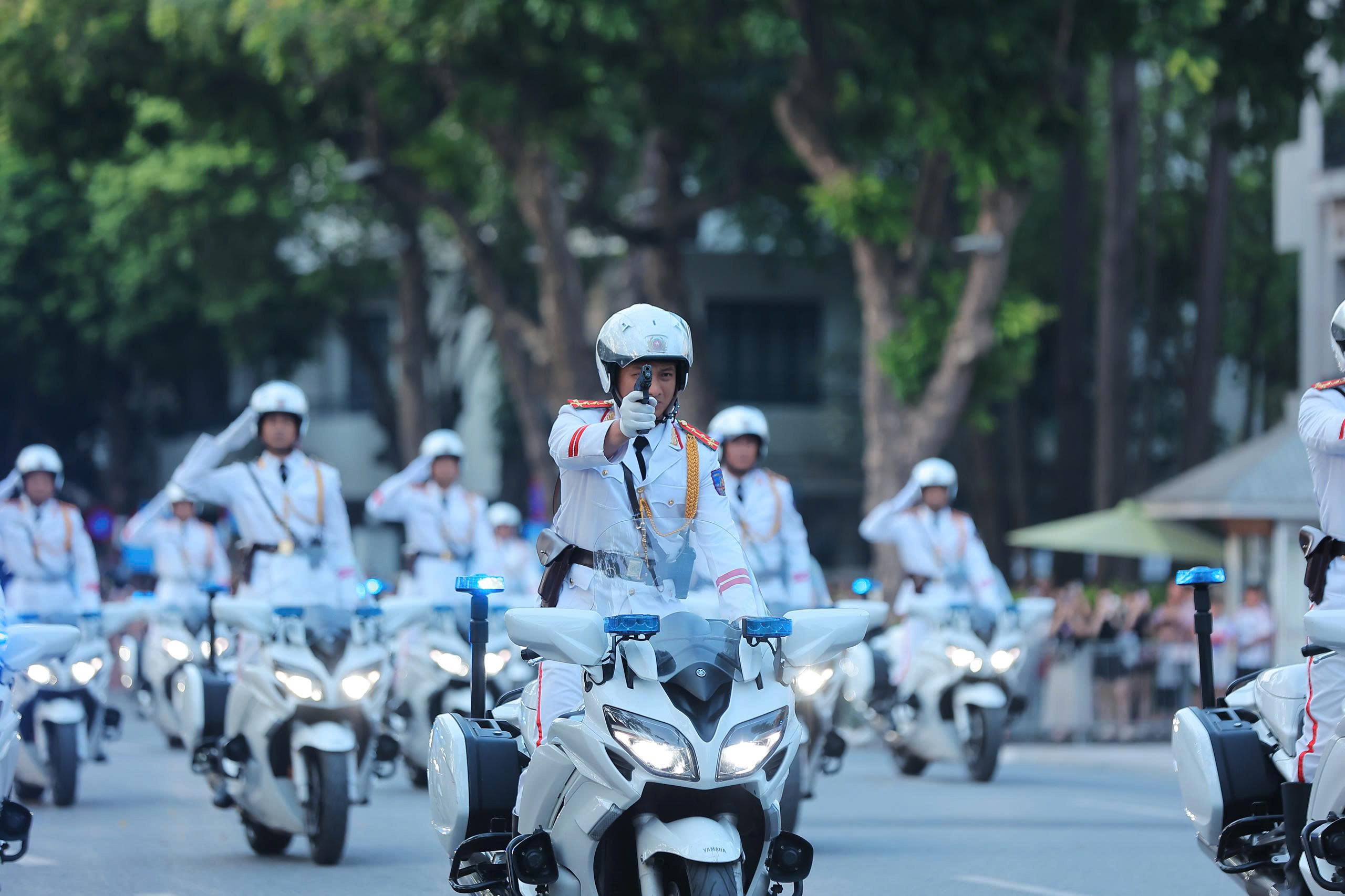 Mãn nhãn trước màn trình diễn bảo vệ yếu nhân, chống khủng bố tại hồ Gươm- Ảnh 3.