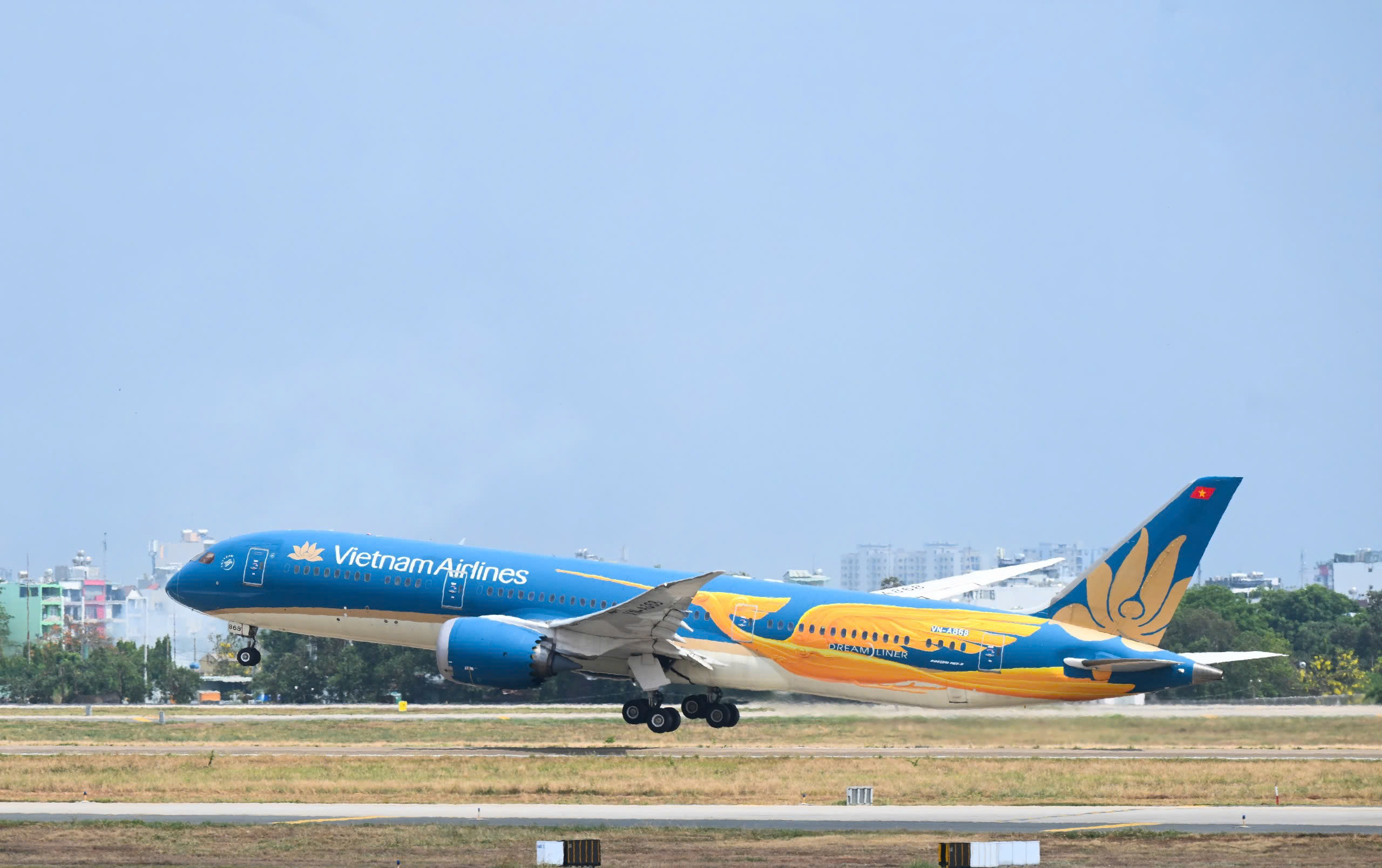 Vietnam Airlines với kh&aacute;t vọng vươn xa, bay cao - Ảnh 2.