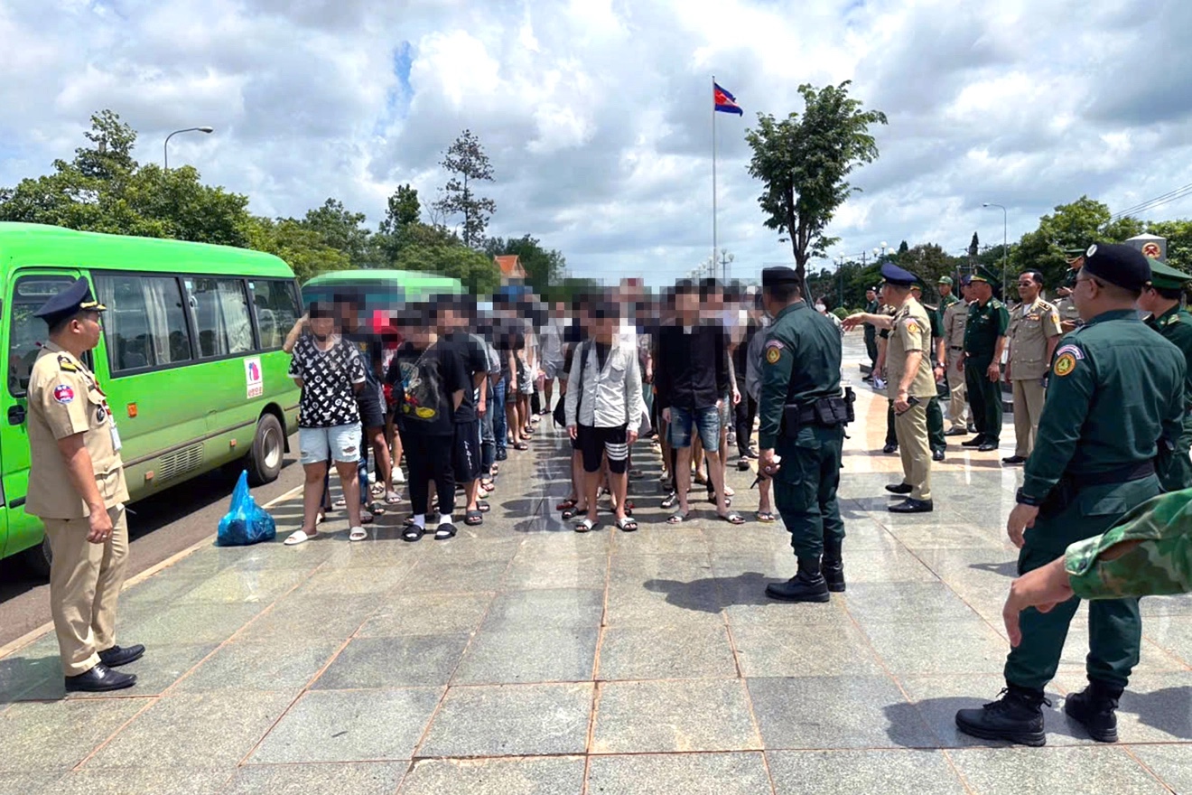 Hồi chuông báo động về nạn buôn người - Ảnh 1.
