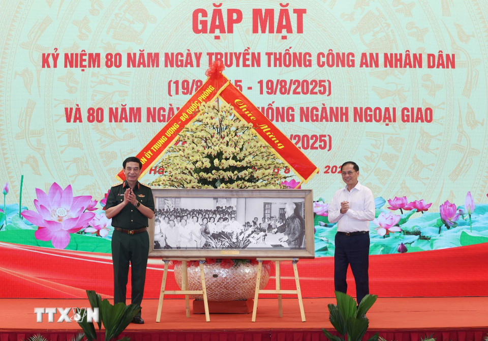 Tổng Bí thư Tô Lâm dự lễ kỷ niệm 80 năm ngành Công an , Ngọai giao và Quốc phòng - Ảnh 5.
