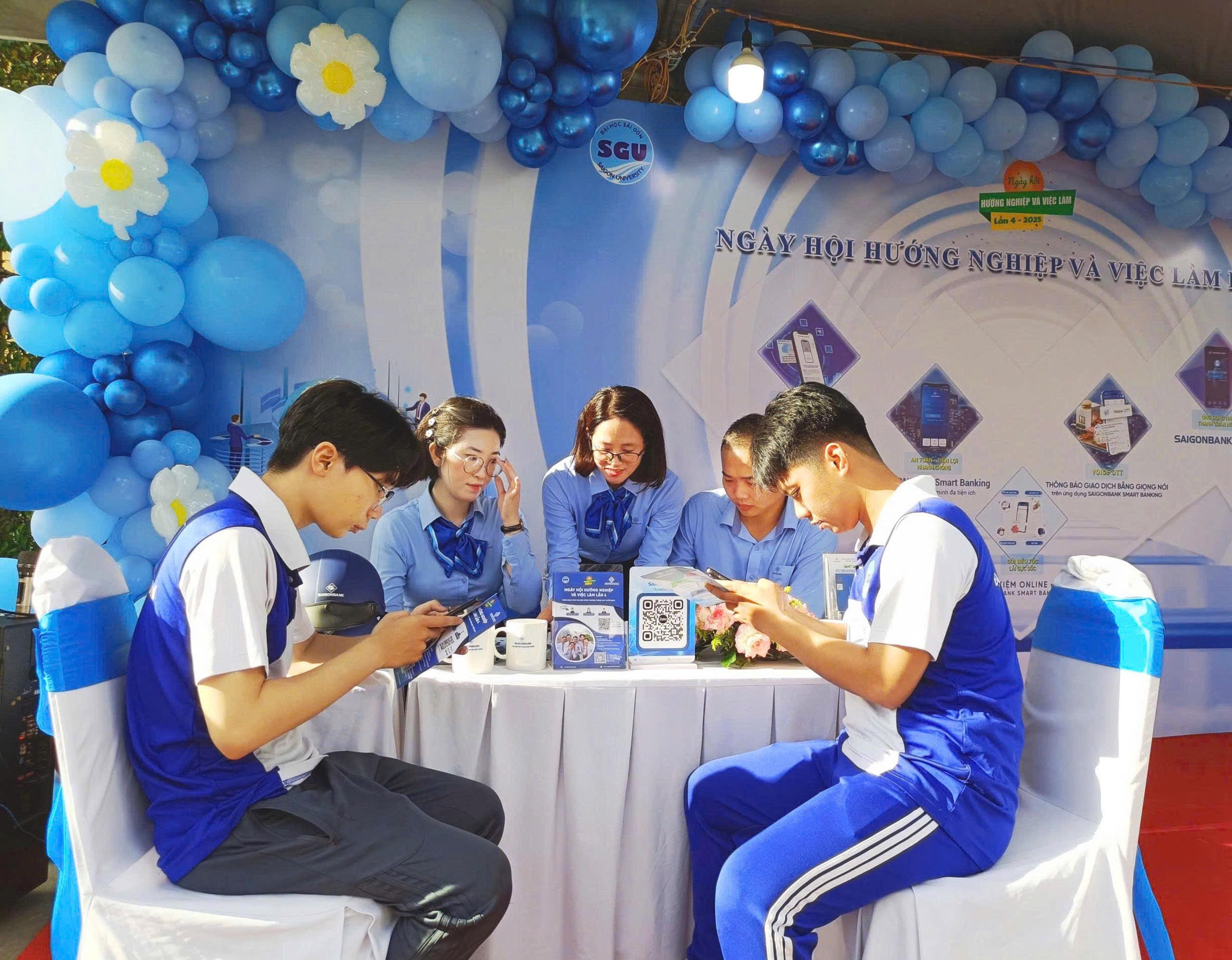 SAIGONBANK đồng hành cùng Ngày hội Việc Làm Đại học Sài Gòn 2025 với vai trò Nhà tài trợ Vàng- Ảnh 2.