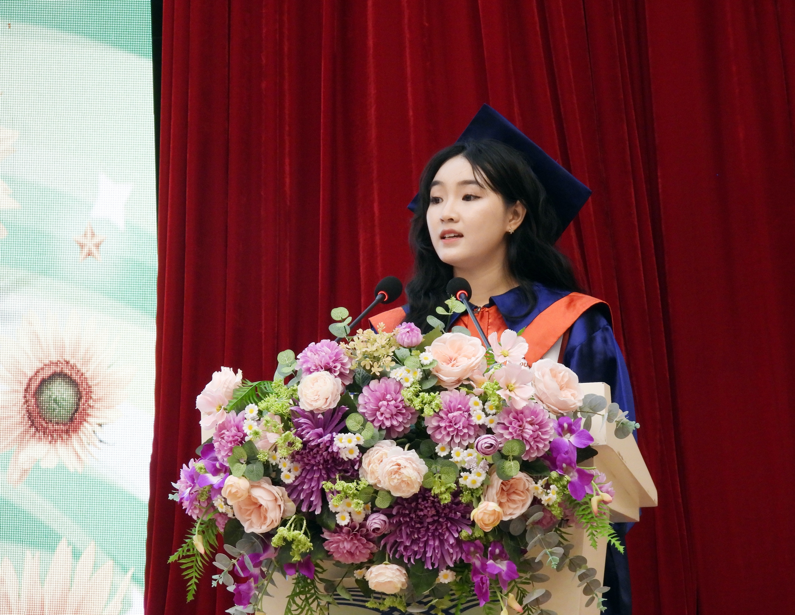 T&acirc;n dược sĩ ph&aacute;t biểu x&uacute;c động tại lễ tốt nghiệp ở Trường ĐH Cửu Long - Ảnh 7.