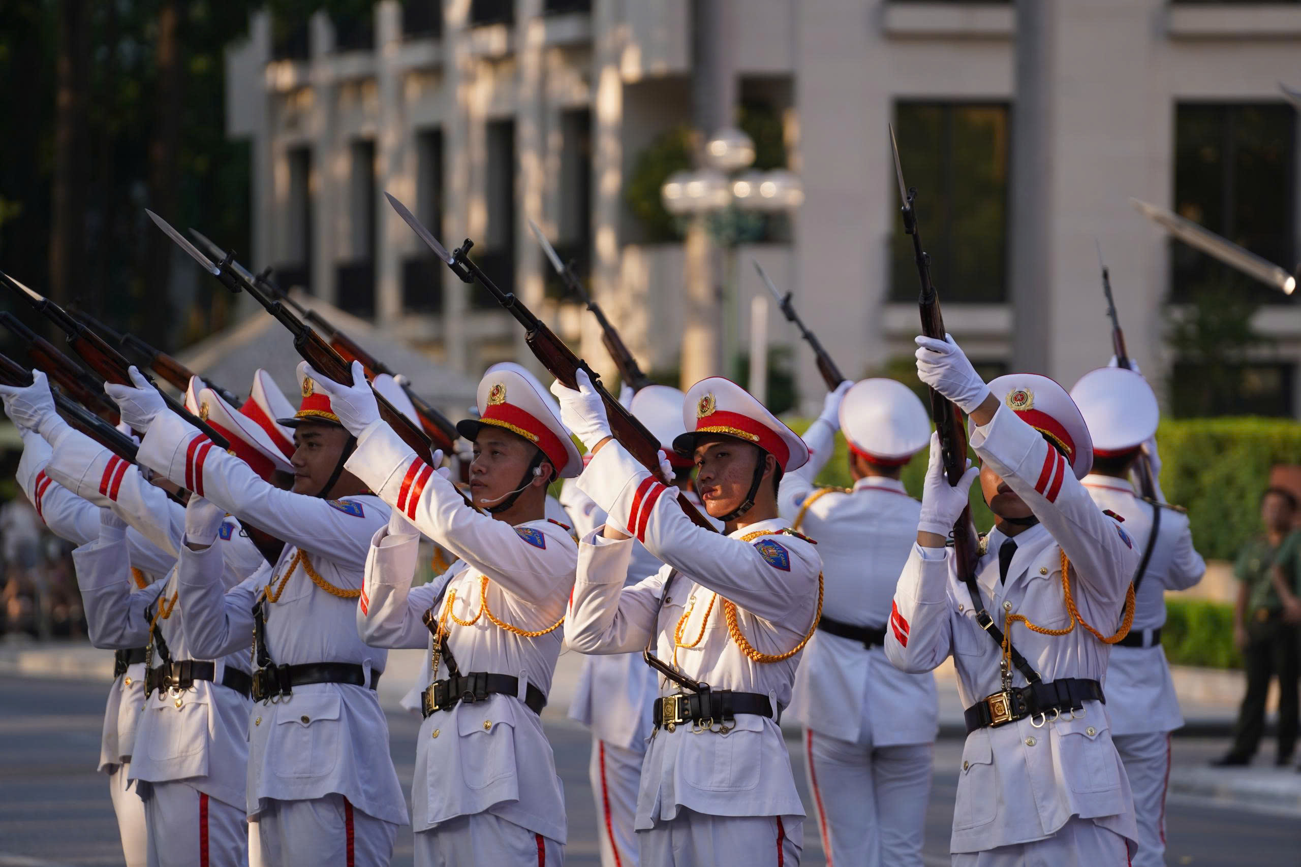 Mãn nhãn trước màn trình diễn bảo vệ yếu nhân, chống khủng bố tại hồ Gươm- Ảnh 4.