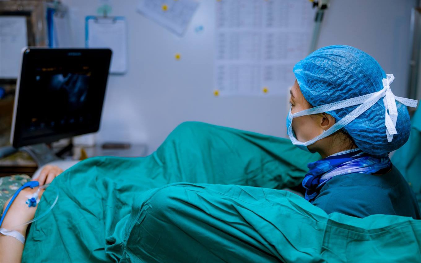 Phụ nữ độc thân sinh con bằng IVF: Điều kiện đơn giản bất ngờ
