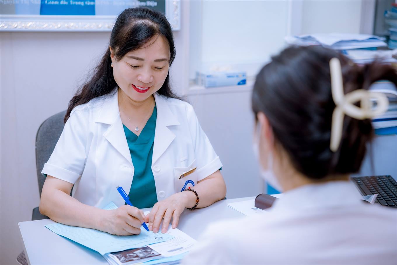 Phụ nữ độc th&acirc;n sinh con bằng IVF: Điều kiện đơn giản bất ngờ- Ảnh 2.