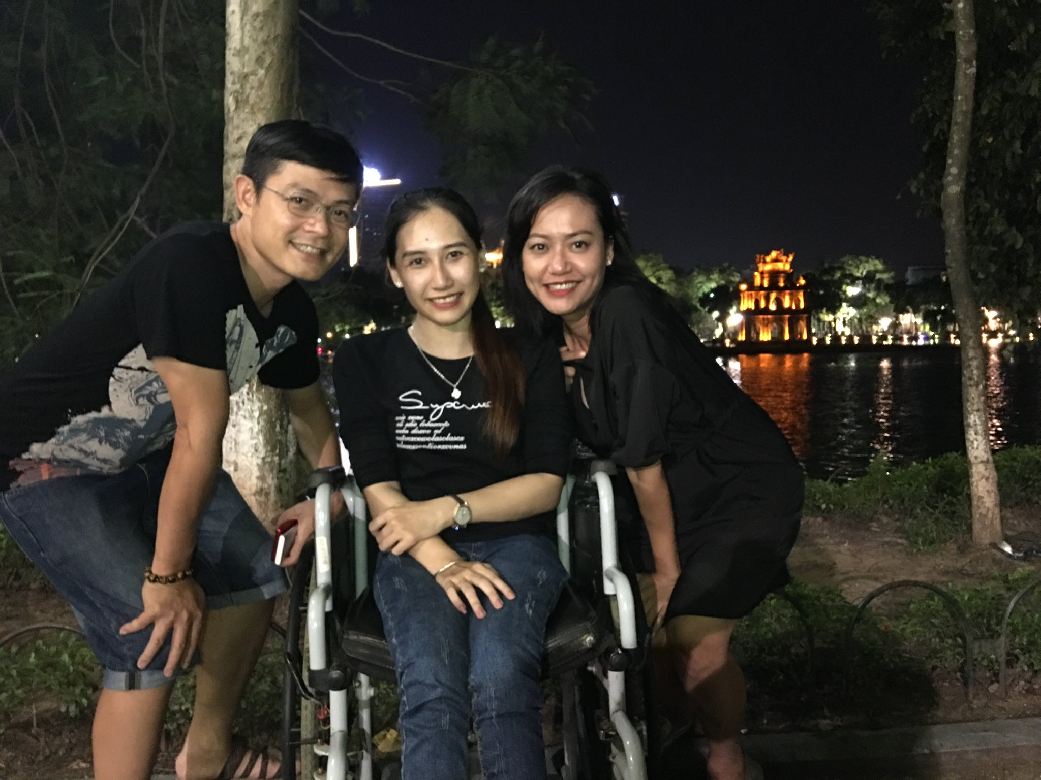 Hồng &Aacute;nh thương tiếc diễn vi&ecirc;n đ&oacute;ng thế phim "Đảo của d&acirc;n ngụ cư" - Ảnh 4.