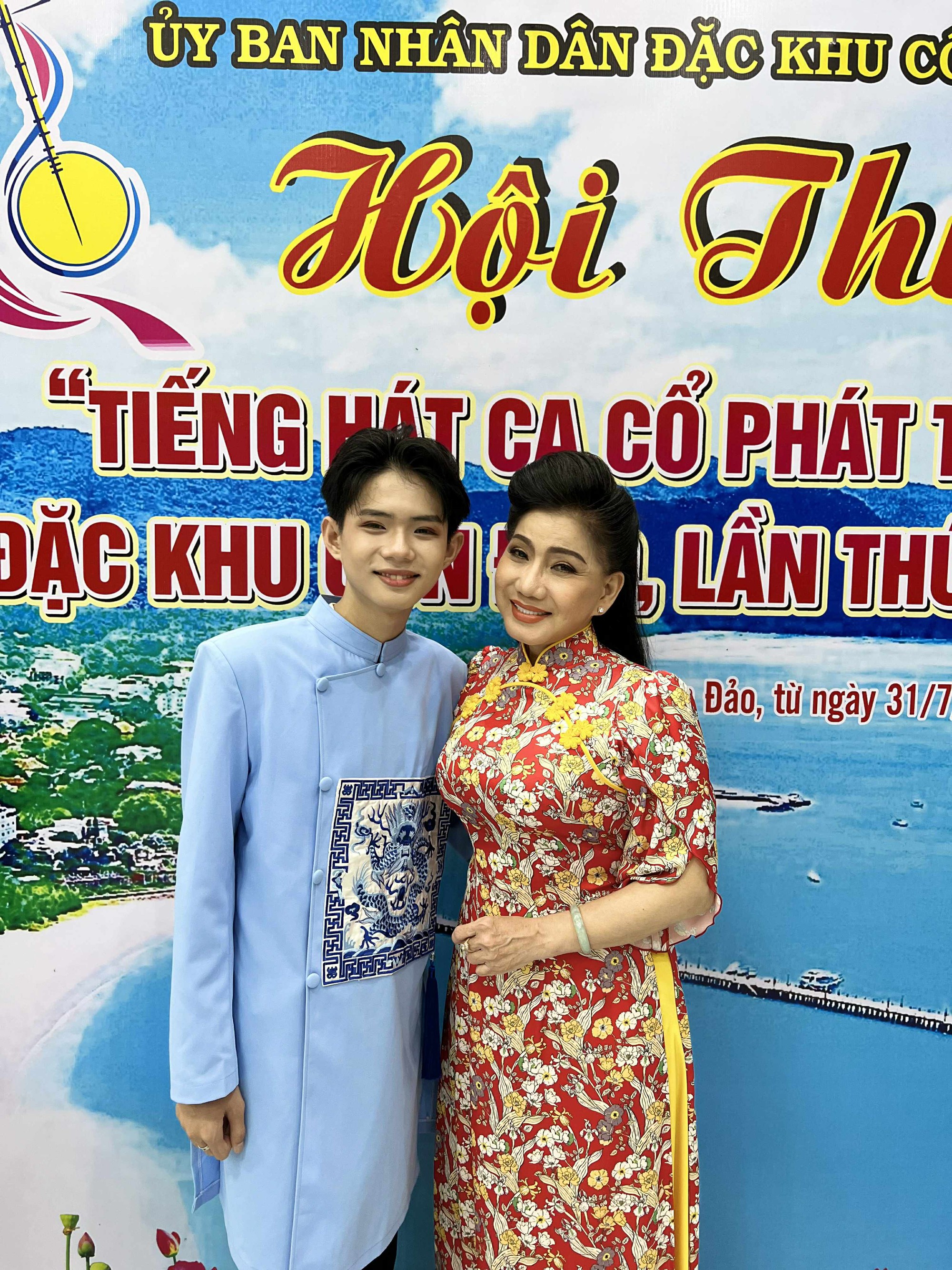 Vương Quan Tr&iacute; v&agrave; kh&aacute;t vọng chinh phục kh&aacute;n giả trẻ y&ecirc;u b&agrave;i vọng cổ tại C&ocirc;n Đảo - Ảnh 1.