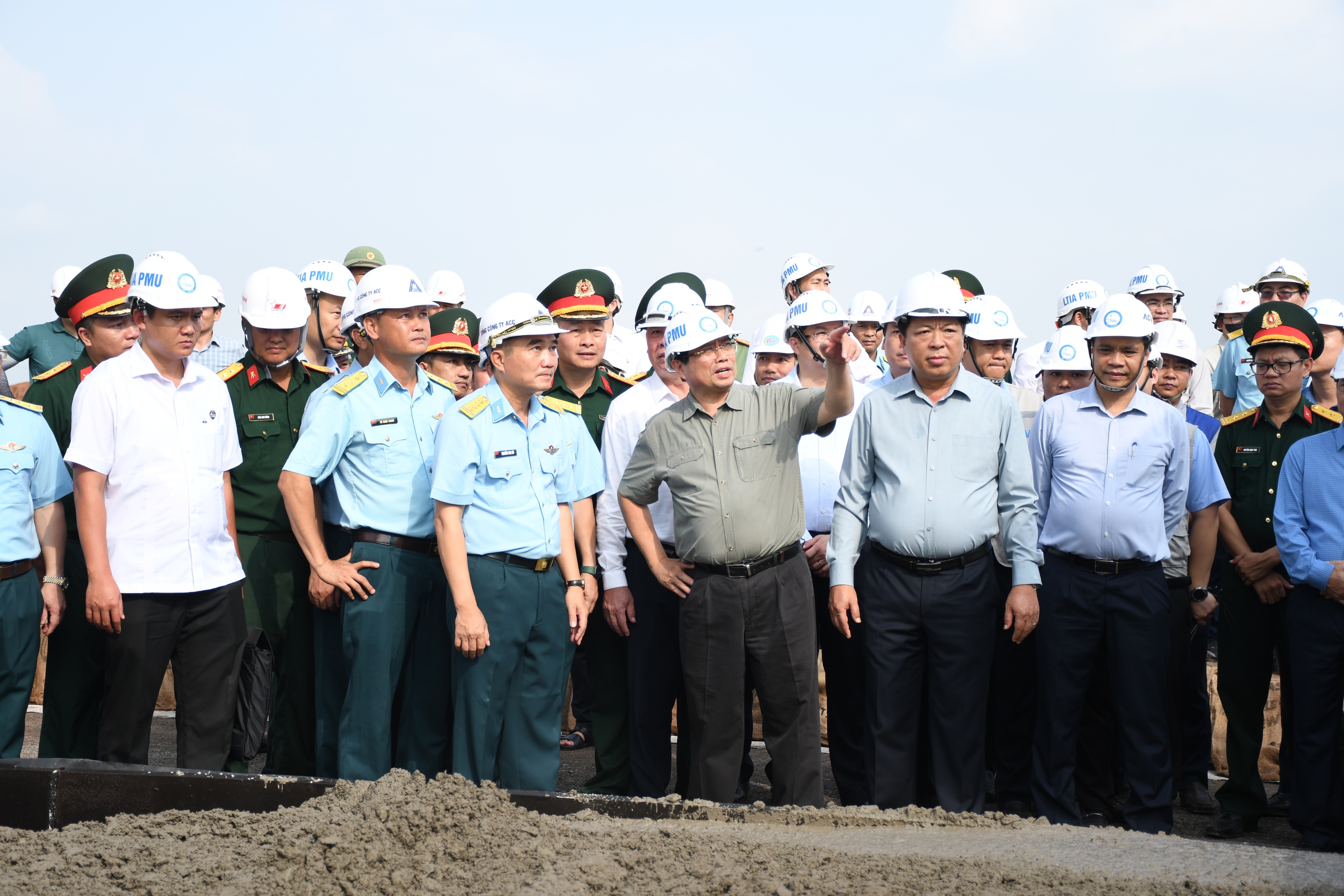 H&igrave;nh ảnh Thủ tướng Phạm Minh Ch&iacute;nh kiểm tra tiến độ s&acirc;n bay Long Th&agrave;nh- Ảnh 5.