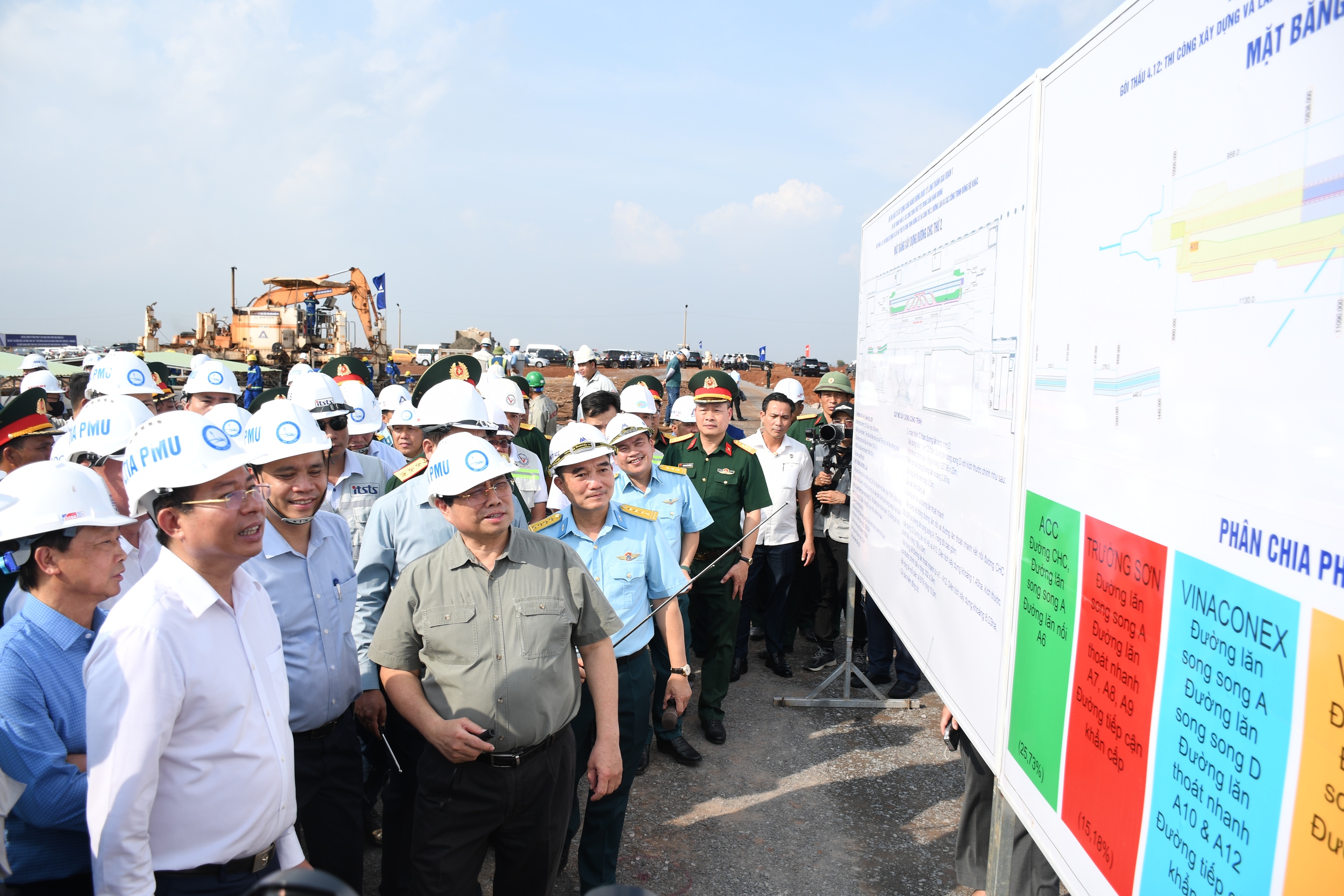 H&igrave;nh ảnh Thủ tướng Phạm Minh Ch&iacute;nh kiểm tra tiến độ s&acirc;n bay Long Th&agrave;nh- Ảnh 9.