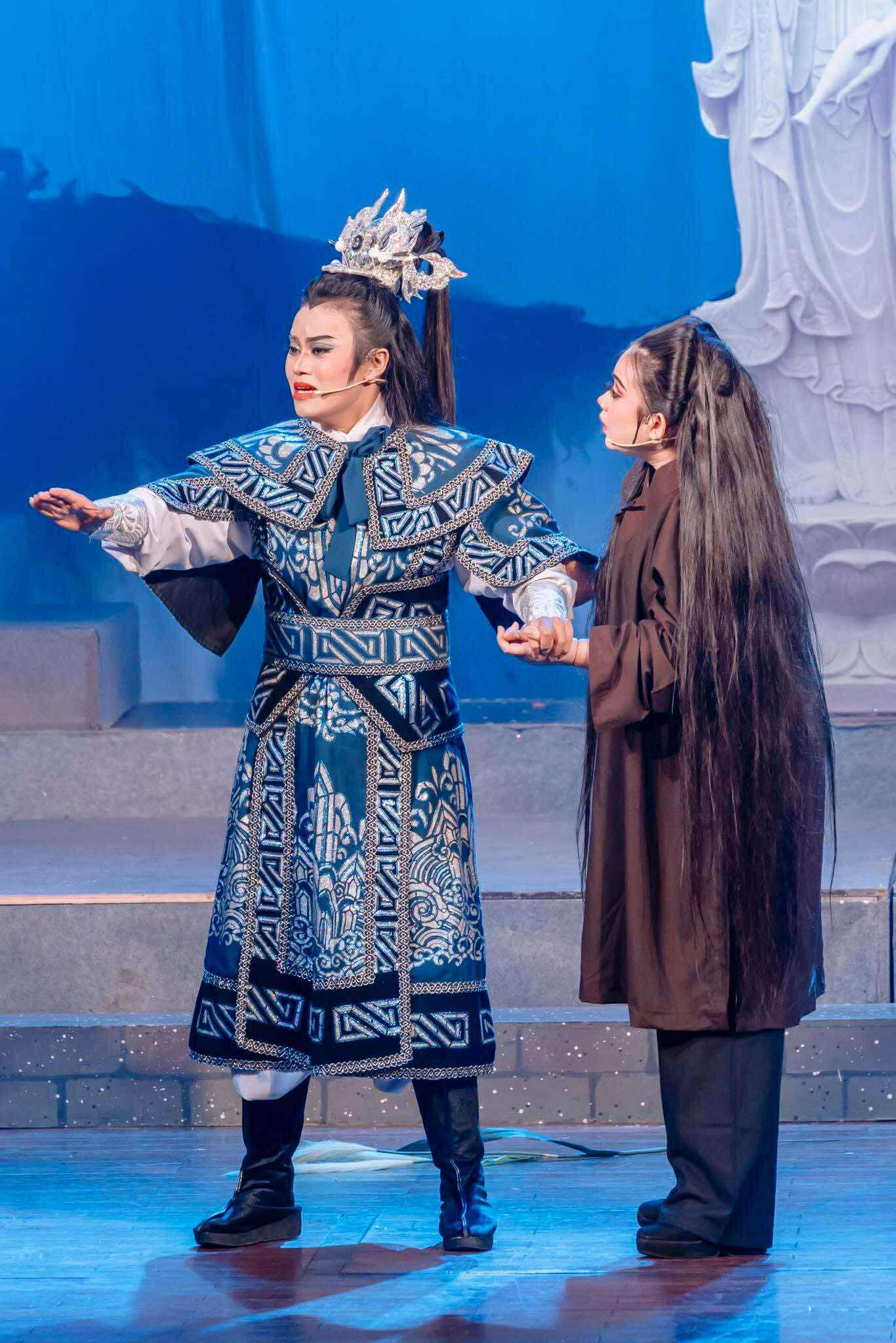Đạo diễn TRẦN QUỲNH ANH: Giữ lửa cho s&acirc;n khấu cải lương - Ảnh 2.