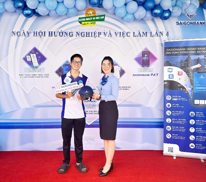 SAIGONBANK đồng hành cùng Ngày hội Việc Làm Đại học Sài Gòn 2025 với vai trò Nhà tài trợ Vàng- Ảnh 3.