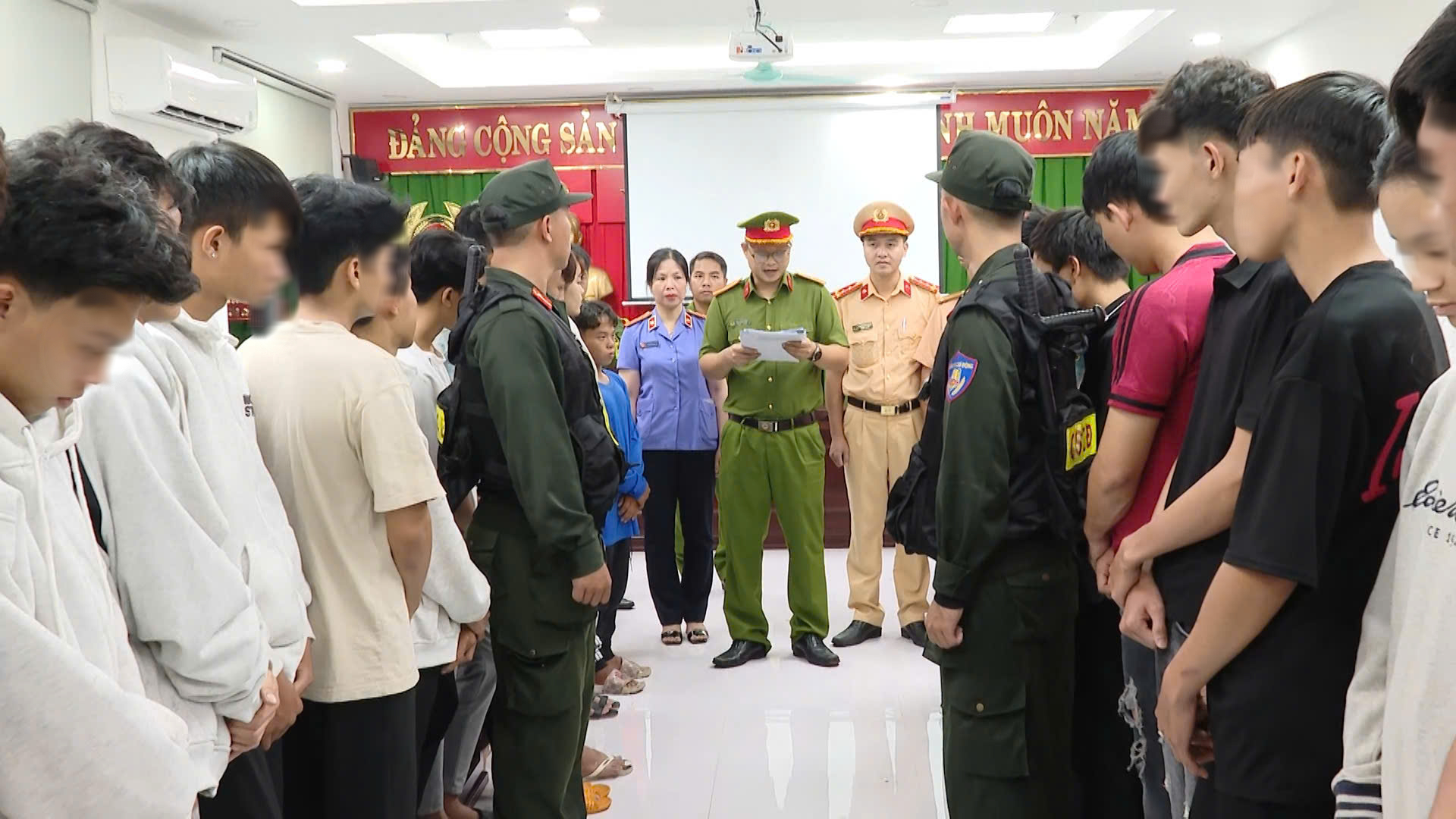 C&ocirc;ng an TP HCM khởi tố 21 thanh ni&ecirc;n lạng l&aacute;ch, đ&aacute;nh v&otilde;ng ở x&atilde; Phước Hải- Ảnh 1.