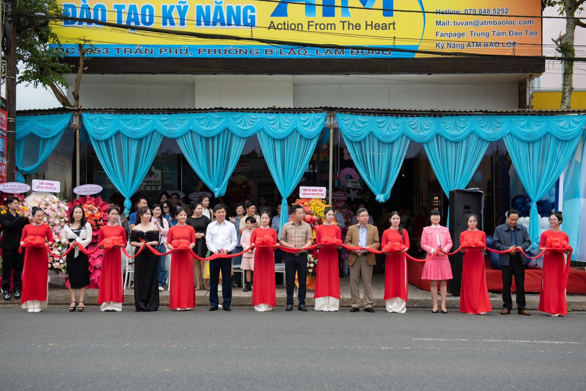 Quỹ “Trái tim nhân ái” trao quà và học bổng tại Bảo Lộc- Ảnh 4.