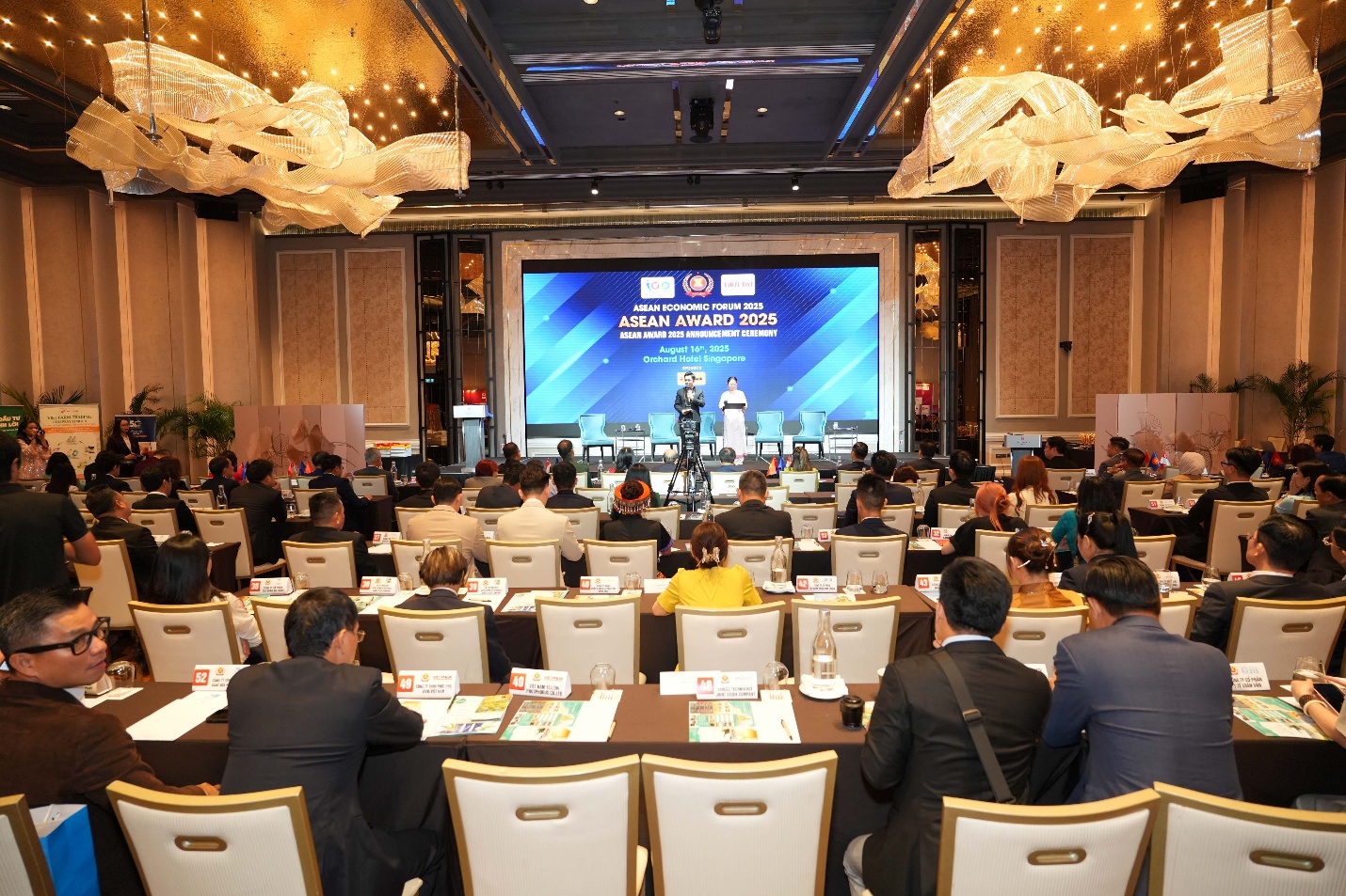 Amway Việt Nam khẳng định uy t&iacute;n v&agrave; vị thế dẫn đầu trong Top 5 doanh nghiệp ti&ecirc;u biểu ASEAN- Ảnh 2.
