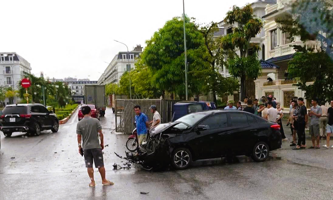 2 ngã tư đường liên tiếp xảy ra các vụ tai nạn giao thông ở Thanh Hóa - Ảnh 1.