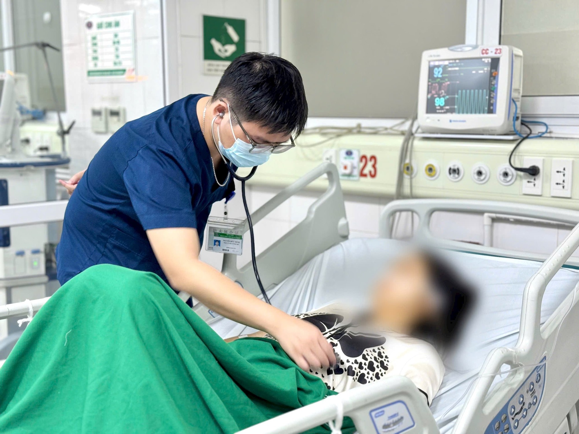 Nữ du khách trở về từ Châu Phi rơi vào hôn mê do sốt rét - Ảnh 1.