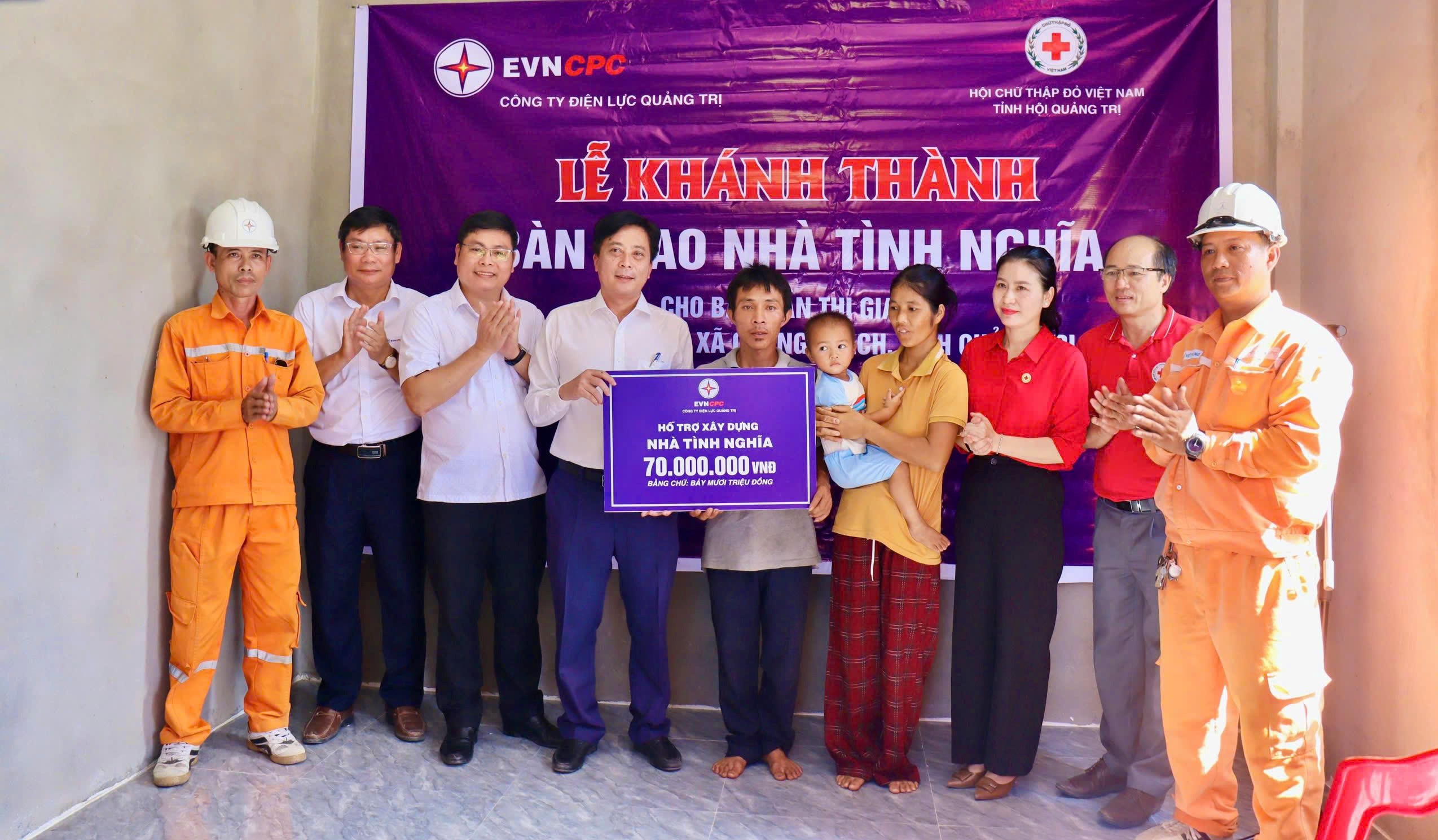 Ng&agrave;nh điện g&oacute;p sức x&acirc;y dựng nh&agrave; t&igrave;nh nghĩa cho hộ ngh&egrave;o ở Quảng Trị- Ảnh 1.