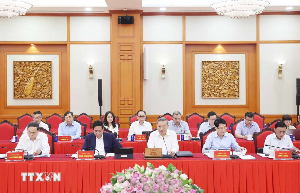 Bộ Ch&iacute;nh trị cho &yacute; kiến về c&ocirc;ng t&aacute;c chuẩn bị Đại hội Đảng bộ TP H&agrave; Nội v&agrave; Đảng bộ TP HCM - Ảnh 1.