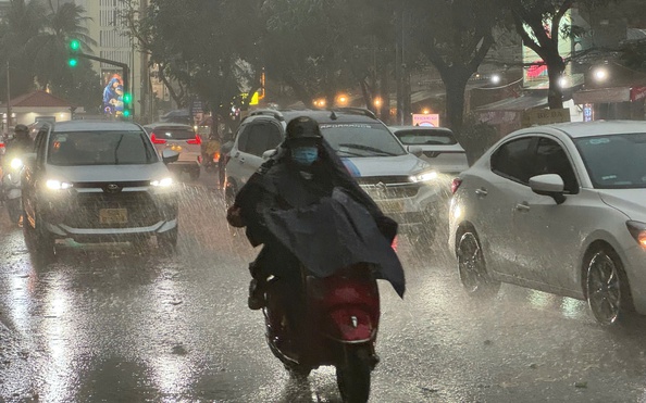 TP HCM: Mưa kéo dài, có nơi vượt 100 mm, dự báo mưa sẽ còn tiếp diễn